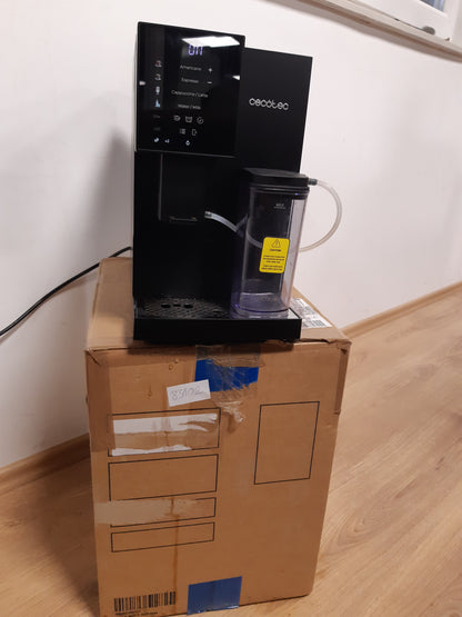 83102 - CECOTEC Makinë Kafeje Superautomatike 'Cremaet Compactccino', 1350 W, Termobllok, Pompë Presioni 19 Bar, Sistem Plug & Play, Mulli i Integruar në Rezervuar Kafeje, Pastrim Automatik