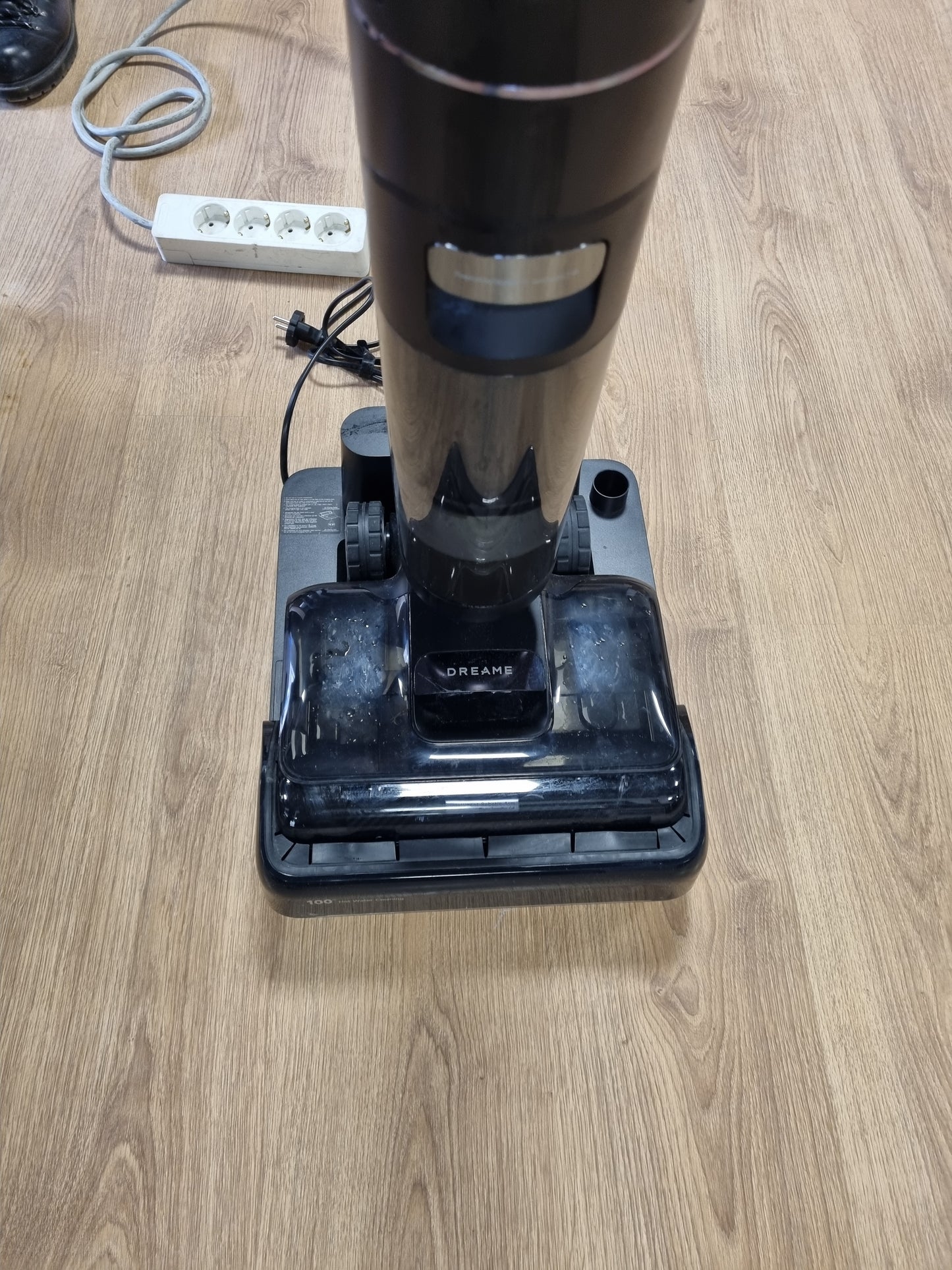 144027 - DREAME H15 Pro Fshesë me Korrent, Krah Robotik GapFree AI DescendReach, Mbulim Trefishtë Skajeve, Fuqi Thithjeje 21,000 Pa, Pa Ngatërresa, Larje me Furçë 100°C, Tharje 5 Minuta në 90°C, Shtrirje e Sheshtë 180°
