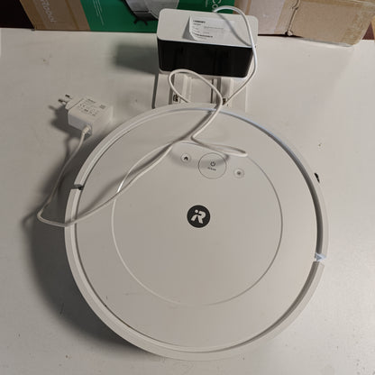 94108 - iROBOT Roomba Combo Essential, Robot Fshesë dhe Pastrues Dyshemesh, Sistem Thithje dhe Pastrimi Me 4 Faza, Tre Nivele Thithjeje, Kontrollues Nëpërmjet Aplikacionit, Ngjyra e Bardhë