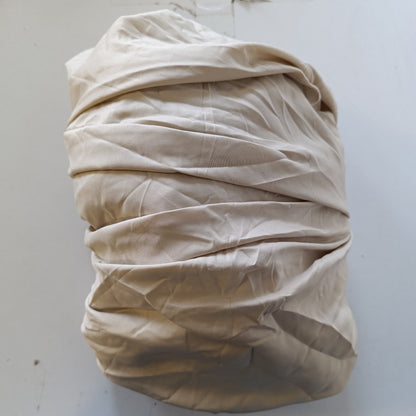 186200 - AMAZON BASICS Çarçaf i Montuar, Mikrofibër, 180 x 200 x 30 cm, Përshtatet për Dyshek me Lartësi deri në 30 cm, Ngjyrë Bezhë