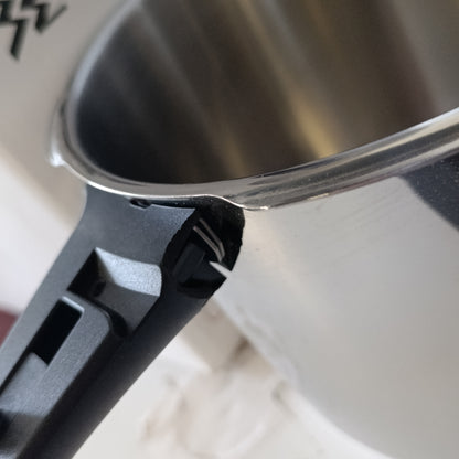 208031 - WMF PERFECT - Tenxhere me Presion Ø 22cm, Kapacitet 6.5L, Lloj Materiali Çelik Inox Cromargan, e Përshtatshme për Induksion, Mbrojtje nga Flakët