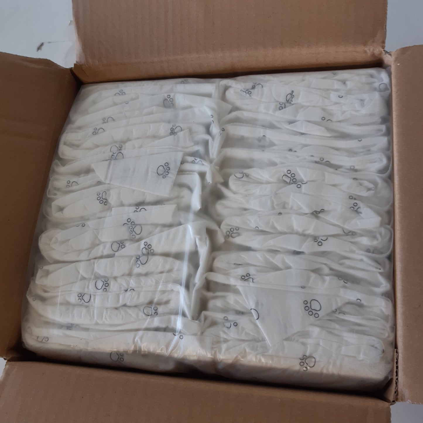 215442 - AMAZON BASICS Pelena për qen meshkuj, të vegjël (paketë me 30 copë), të bardha, të disponueshme
