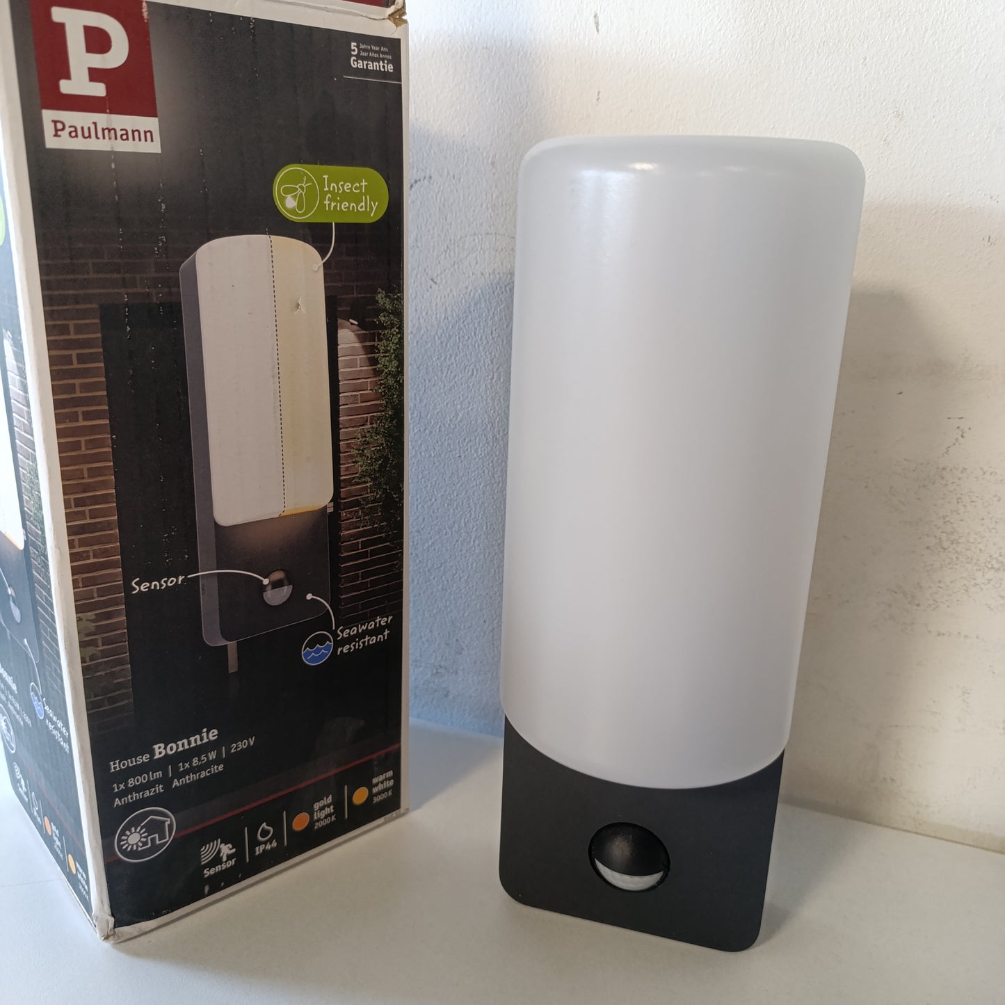213437 - PAULMANN Llambë muri LED për jashtë me detektor lëvizjeje, miqësore me insektet dhe rezistente ndaj ujit të detit, IP44, 93x77 mm, 2200-3000K, 8.5 W, 560lm, 230V