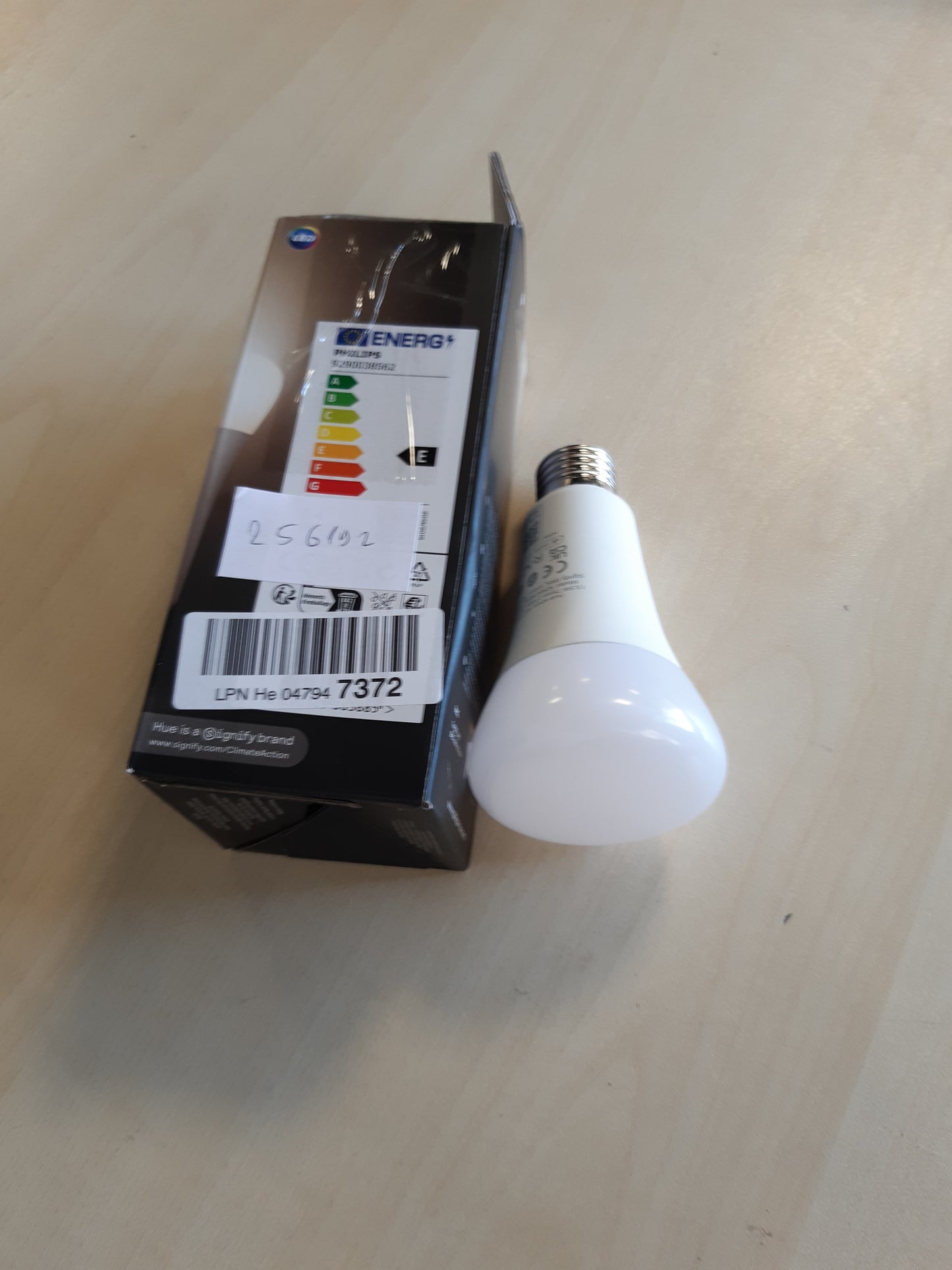256192 - PHILIPS HUE - Llambë Smart LED A67, dritë e bardhë e ngrohtë 2700 K, prizë E27, 13.5 W, 1600 lumen, e zbehtë, funksionon me Alexa, Google Assistant dhe Apple Home, pako me 1