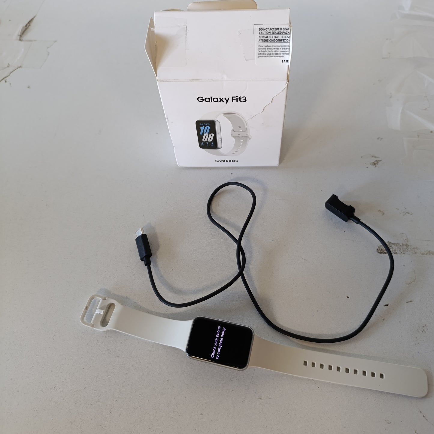 266389 - SAMSUNG Rrip fitnesi Galaxy Fit3, bateri e gjatë, zbulim rrëzimi/SOS, barometër, IP68, monitorim gjumi, mbi 100 ushtrime, menaxhim njoftimesh/muzike, Argjend [versioni italian]