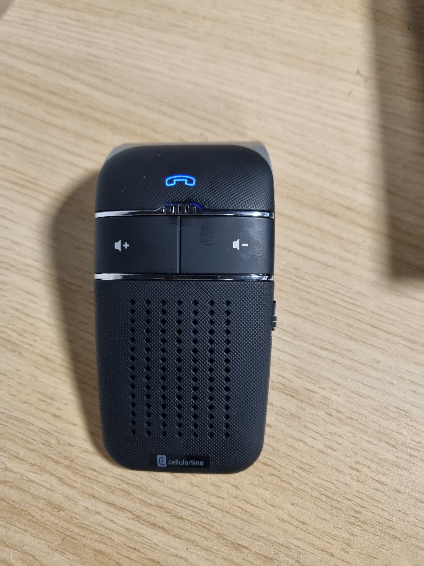 268174 - CELLULARLINE – Easy Drive – Kit Bluetooth për makinë pa duar – 20 orë kohë bisede – 2 orë kohë karikimi – E zezë
