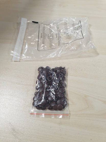 225092 - TAPA Harta e furnizimit Tapa Vrimash Plastike, 120 copë, 6 mm, të rreshtuara, Kapakë të rrumbullakët me vidë, Mbyllje Kapaku, Kapakë Fundesh për Futje Mobiljesh, Kafe e Errët