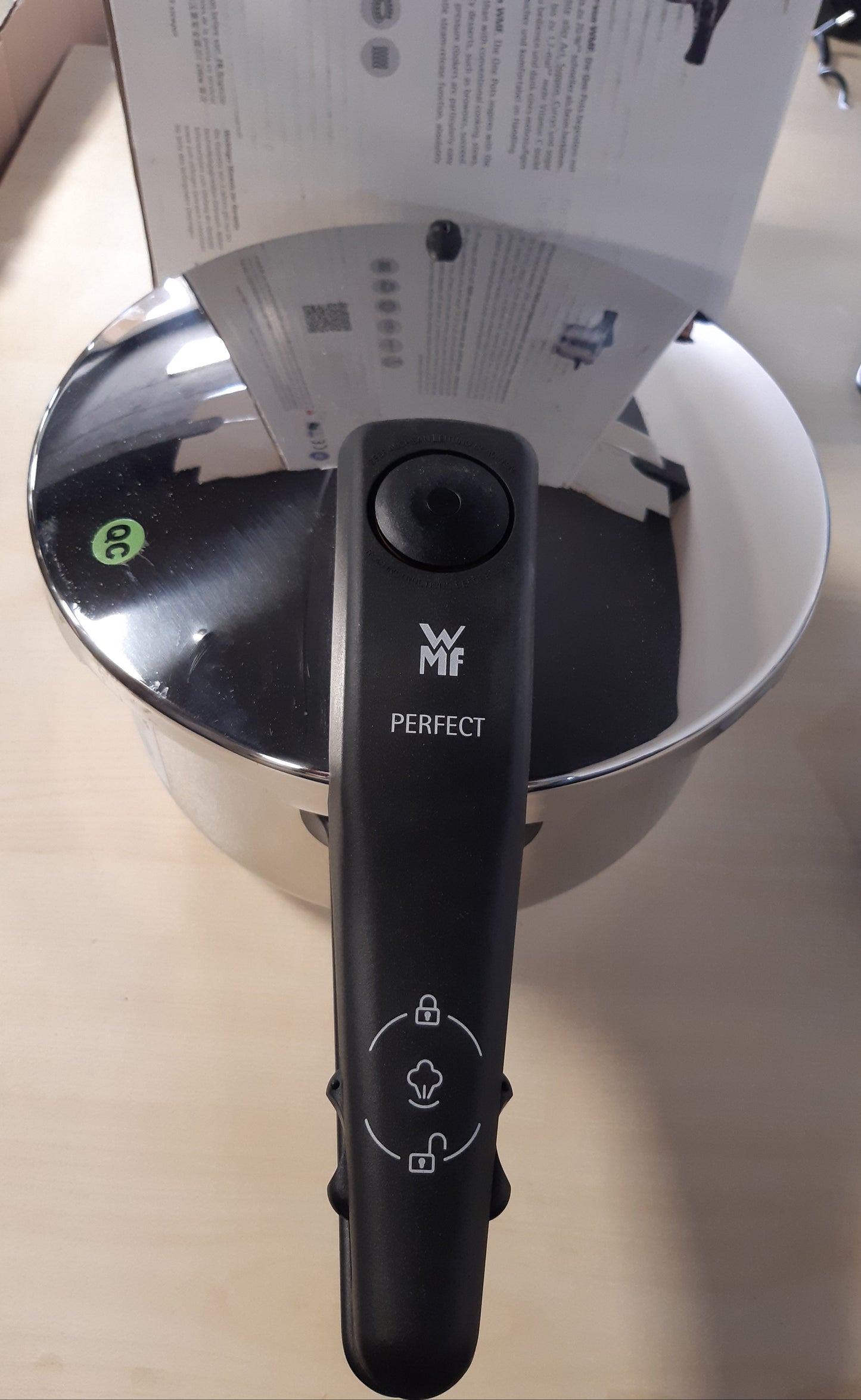 183040 - WMF PERFECT - Tenxhere me Presion 4.5L, e Pajtueshme me Induksion, me Dorezë Kapaku të Lëvizshme dhe 2 Nivele Gatimi, Materjal - Çelik Inoks Cromargan