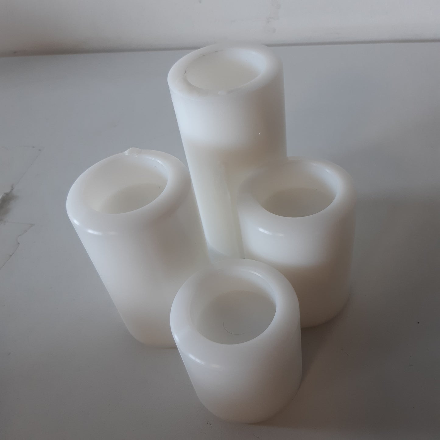 167434 - EDZARD Set me 4 Mbajtëse Çaji, Dizajn Cornelius Pine, Diametër 6cm, Lartësi 6, 8, 10, 12cm, Material Plastike e Bardhë, Rezistente Nxehtësi deri në 90 Gradë