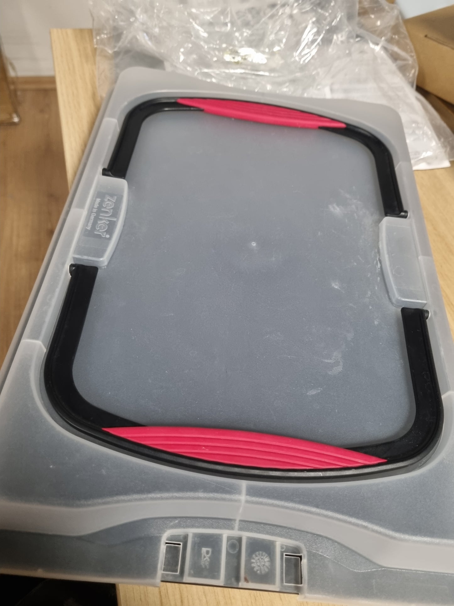 246247 - ZENKER Enë për tortë me fletë, tepsi pjekjeje me mbulesë transporti, tavë pjekjeje jo-ngjitëse me kapak dhe doreza të buta, tavë torte: 425x295x75 mm, sasia: 1 copë