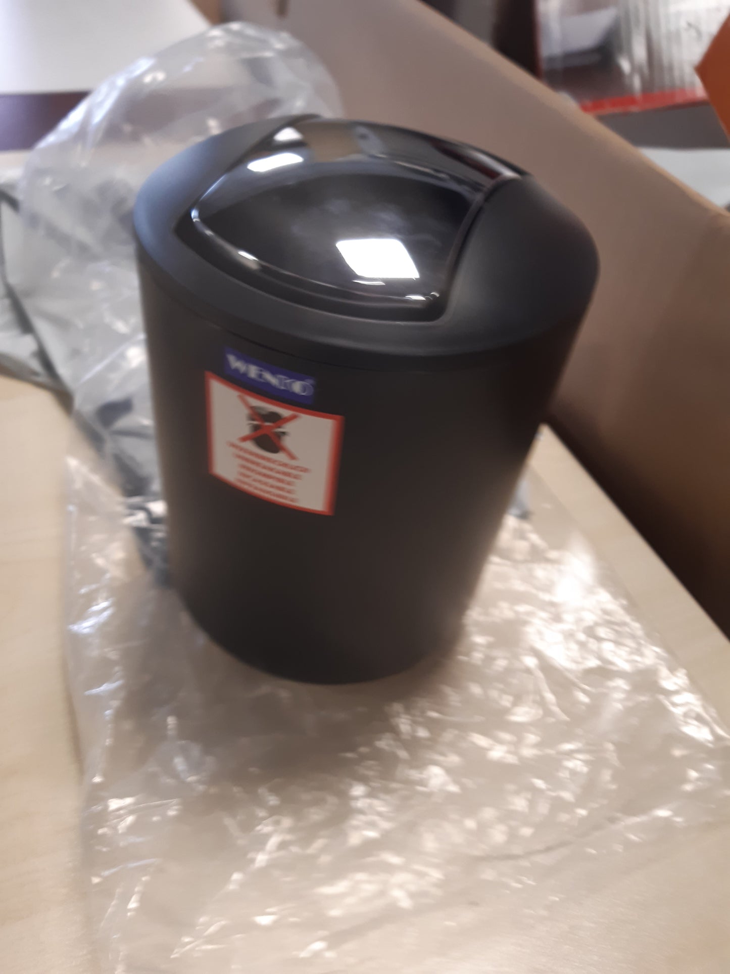 197855 - WENKO - Kosh Kozmetik Model Brasil S, Kapacitet 2 Litra, Kosh Mbeturinash për Banjë, Material Plastikë e Pathyeshme Pa BPA, Dimensione Ø 14 x 21 cm, i Zi