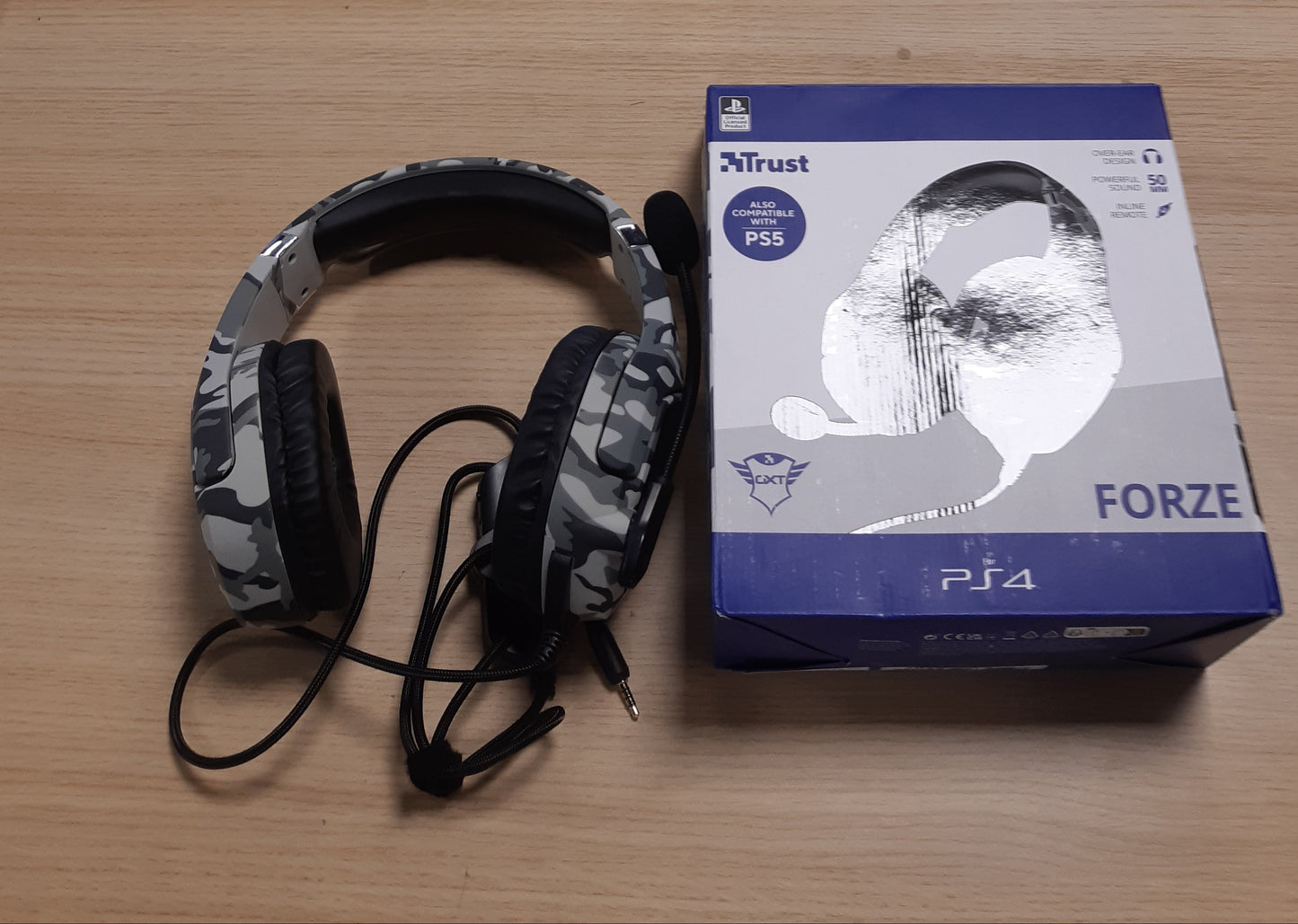 266365 - Trust Gaming Kufje GXT 488 Forze-G PS4 dhe PS5 me Licencë Zyrtare PlayStation, Mikrofon të Palosshëm, Prizë Audio 3.5 mm - Gri