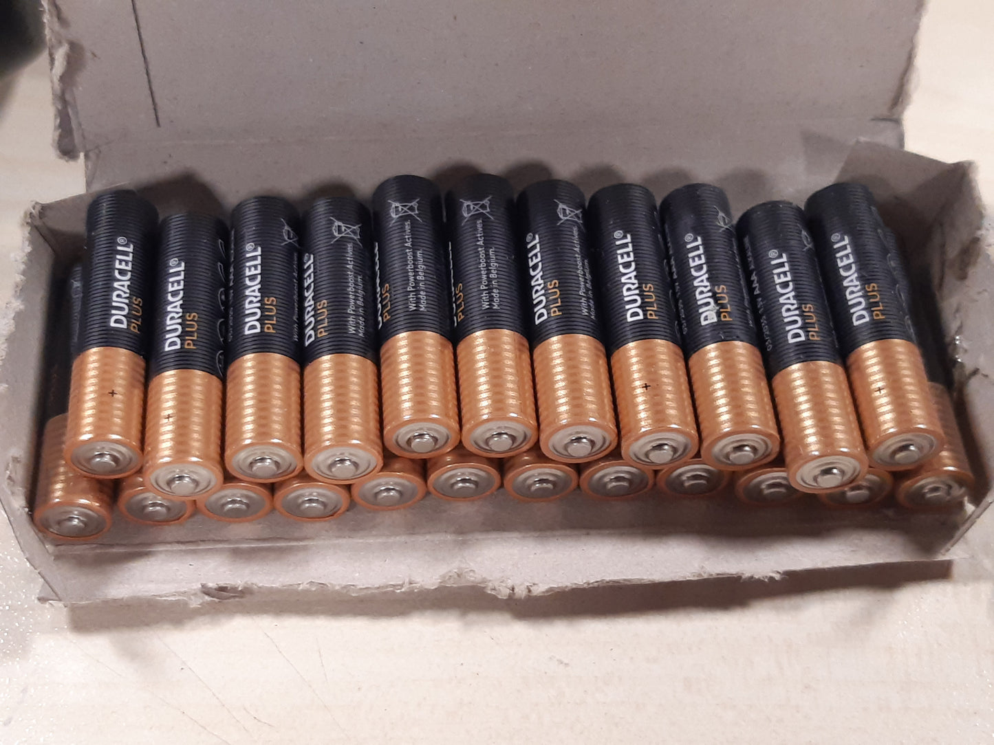 266812 - BATERI DURACELL PLUS AAA (Pako me 24) – Bateri alkaline 1.5V – Deri në 100% Jetëgjatësi Ekstra me Aktivet POWER BOOST – Besueshmëri për Pajisjet e Përditshme – Paketim 0% Plastik – MN2400
