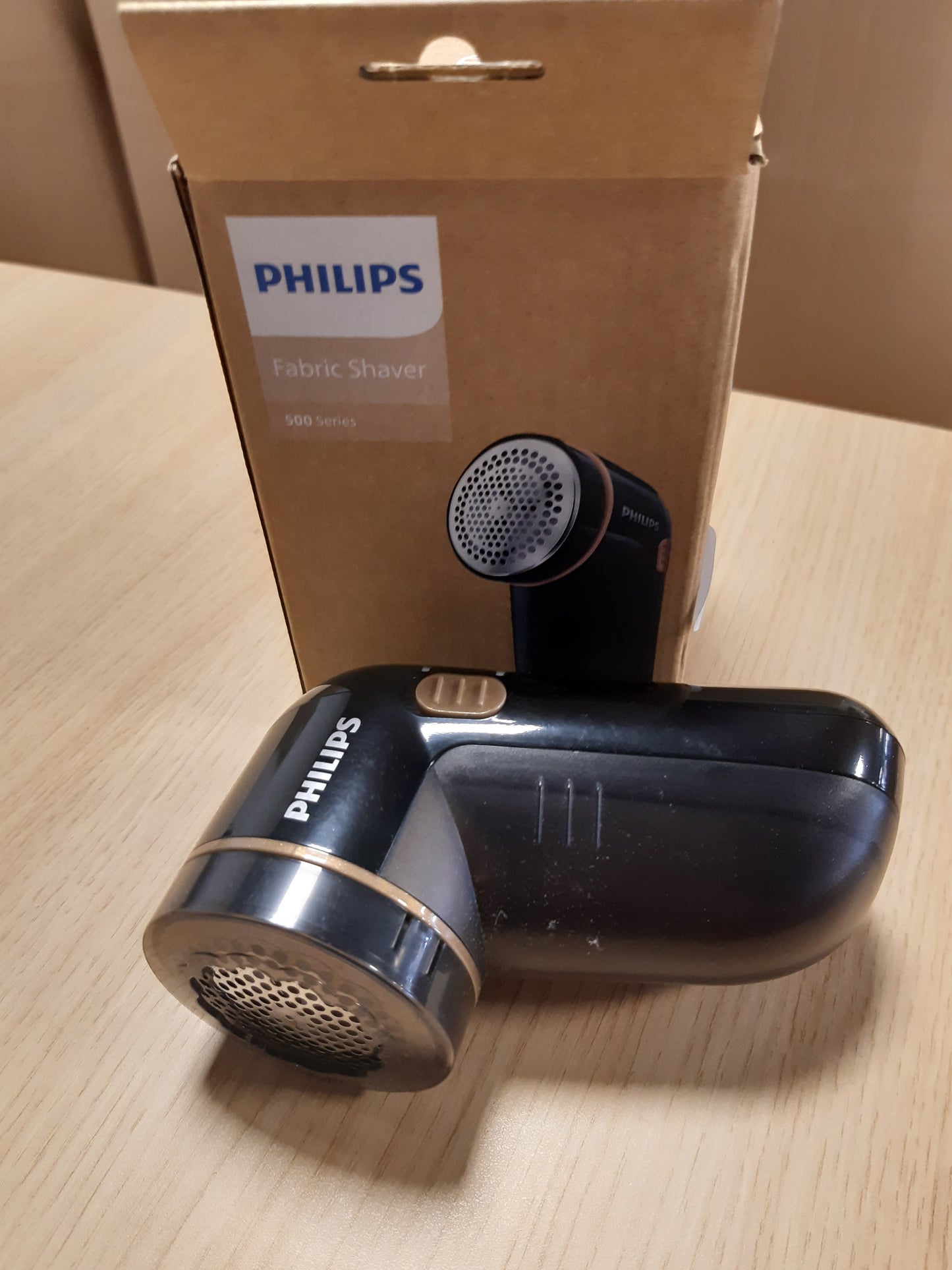 223835 - PHILIPS Heqës pushi 8800 RPM, Teh i madh, 3 madhësi rrjete, i sigurt për të gjitha pëlhurat, Enë që pastrohet lehtë, Funksionon me 2 bateri AA, Dizajn kompakt (GC026/80)