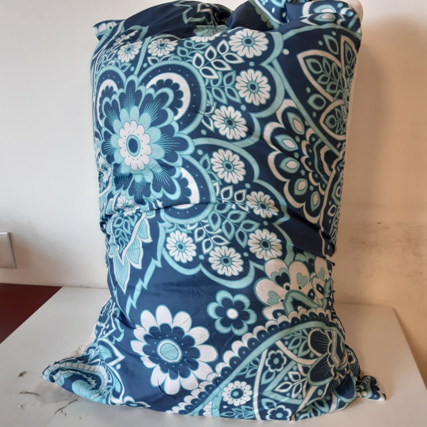 245838 - WHALE Jorgan Flotilla 220x230 cm, i butë dhe i ajrosur, i mbushur me 2 mbulesa jastëkësh, ngjyrë jeshile Paisley