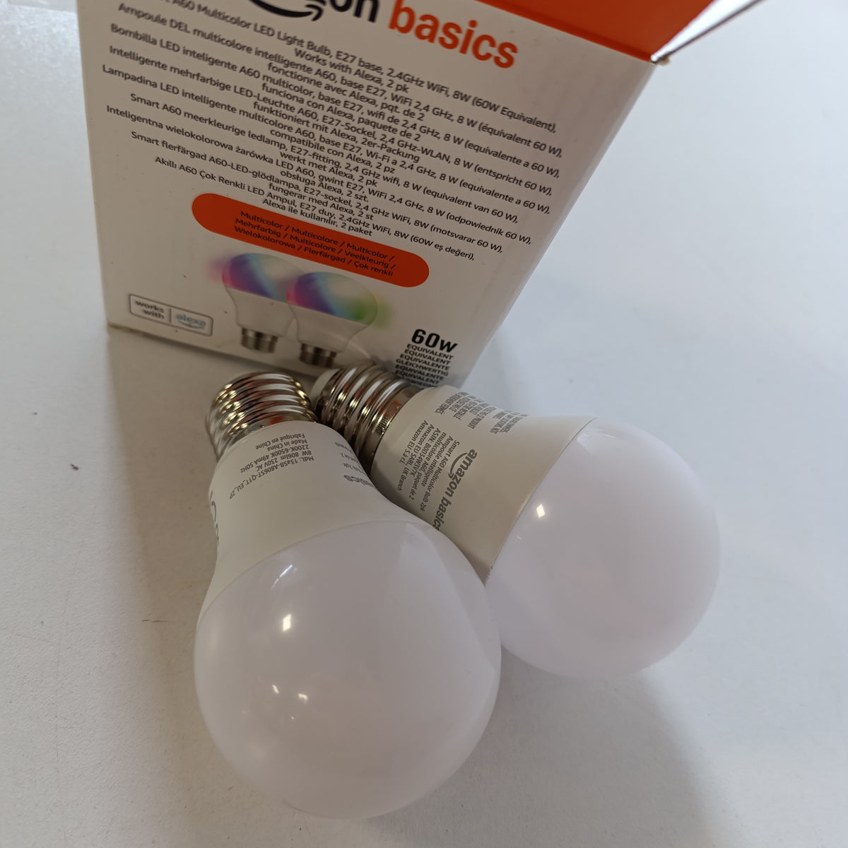 185260 - AMAZON BASICS Llambë LED Inteligjente, Shumëngjyrëshe, 8W (Ekuivalente me 60W), Me Prizë E27, Pako me 2, Funksionon Vetëm Me Alexa