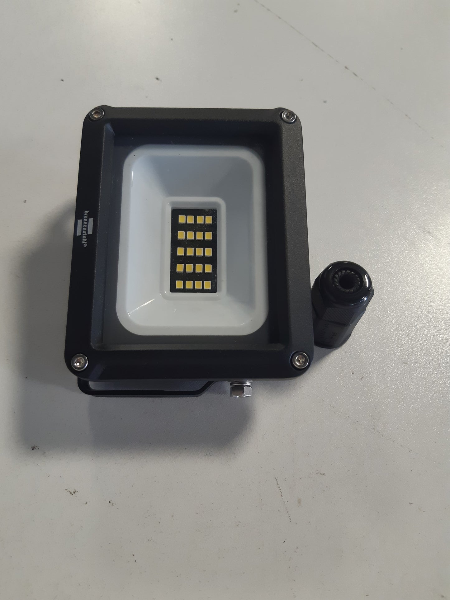 198280 - BRENNENSTUHL Dritë Reflektuese LED JARO 1060, 10W për Përdorim të Jashtëm, 1150lm, Alumini, IP65, për Montim në Mur