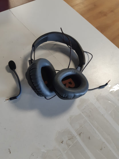 268355 - JBL Quantum 100, Kufje për Lojëra me Tel dhe Mikrofon të Lëvizshëm, Aksesorë Lojërash të Lehtë dhe të Komodëshëm, I Përputhshëm me Platforma të Shumëfishta, E Zezë