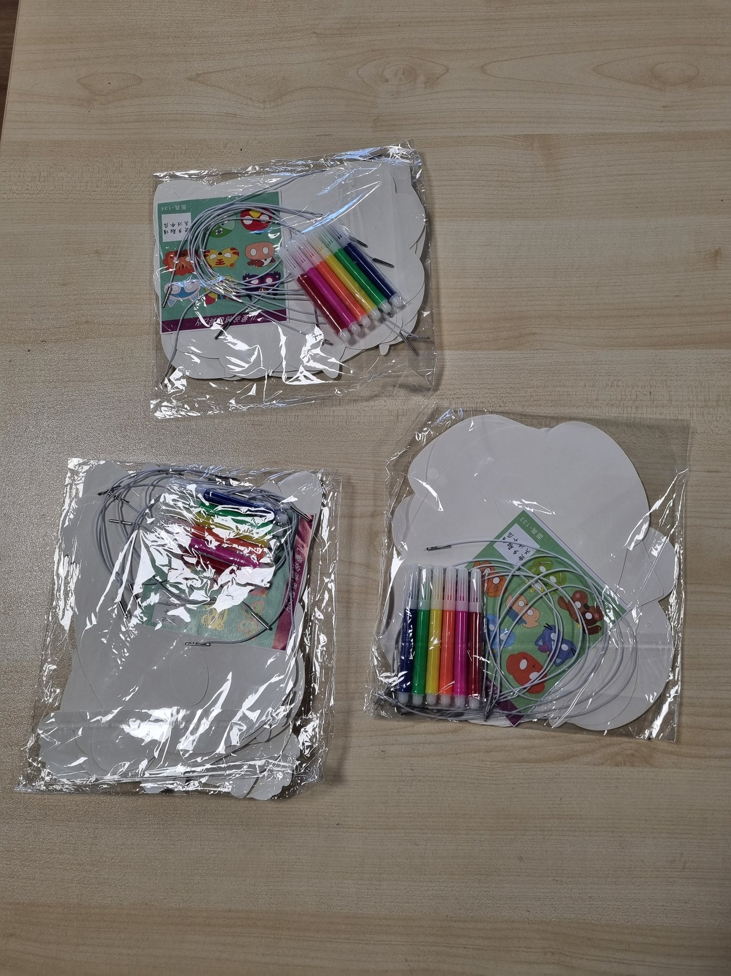 242387 - FANTASYON Set maskash kafshësh me 66 pjesë për fëmijë, maska për ngjyrosje dhe punime artizanale për dekorime