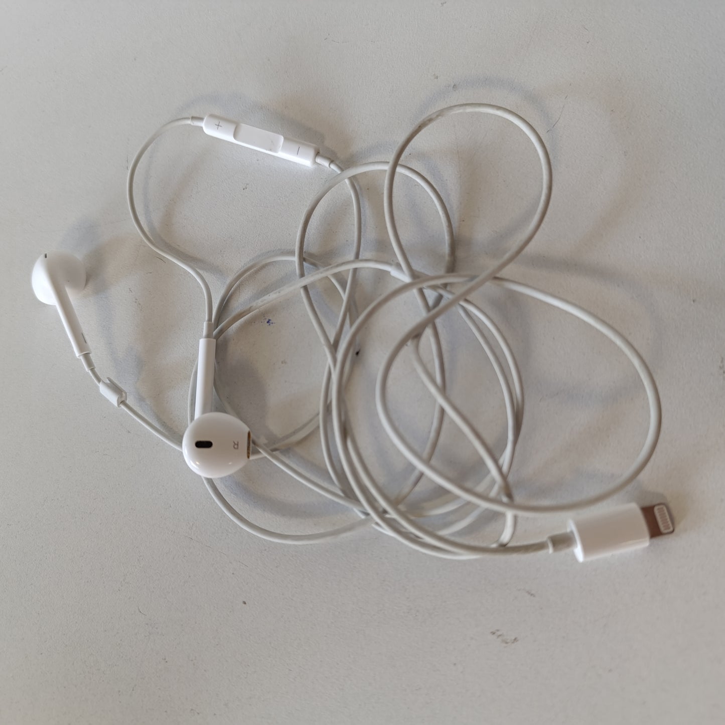 266819 - APPLE EARPODS ME LIDHËS LIGHTNING