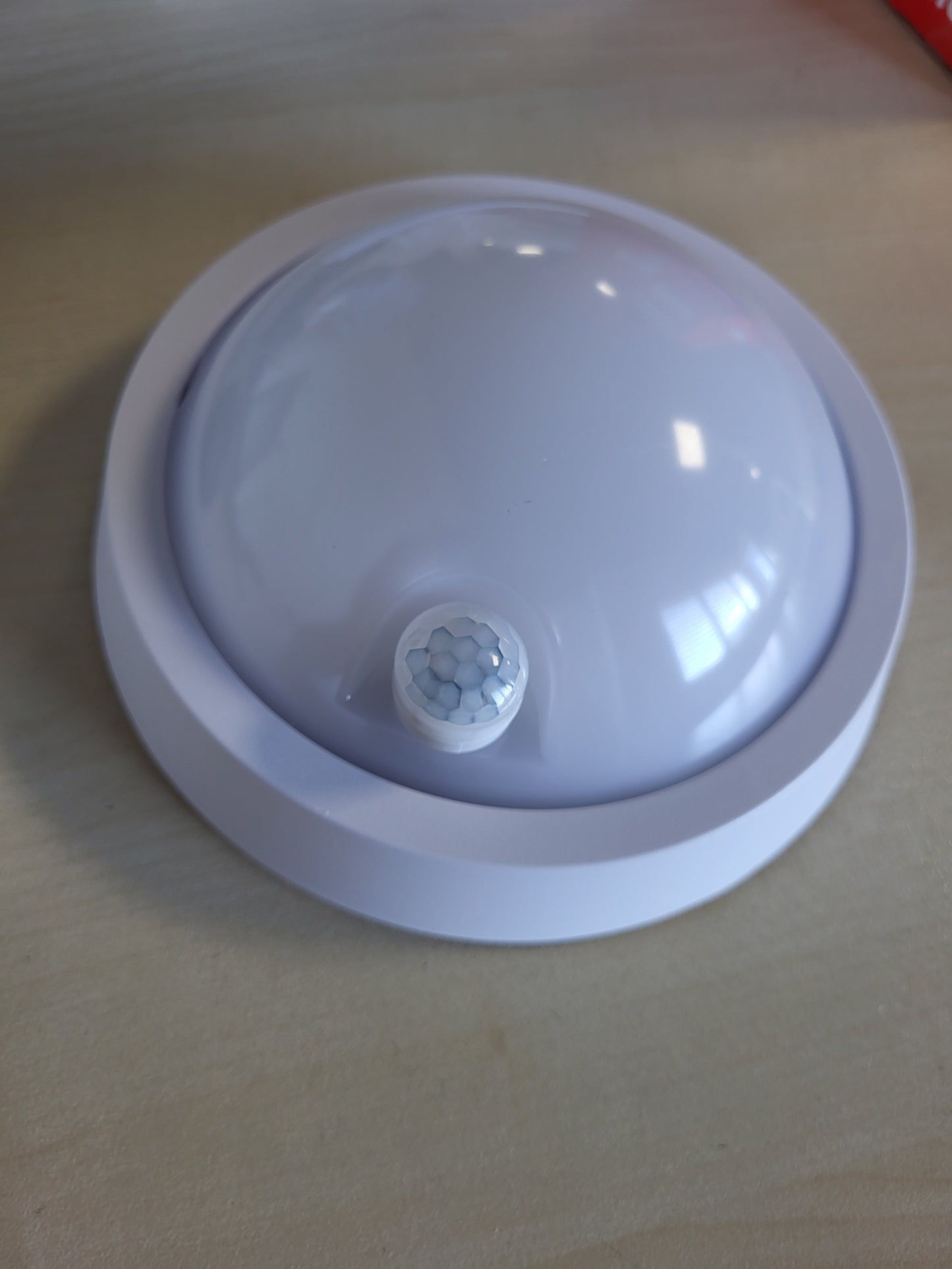 218924 - BRILONER LED Ndriçues Muri i Jashtëm me Sensor Lëvizjeje, 12 W, 1,150 lumen, 4,000 Kelvin, Ø 17 cm, 17x7 cm, i Bardhë