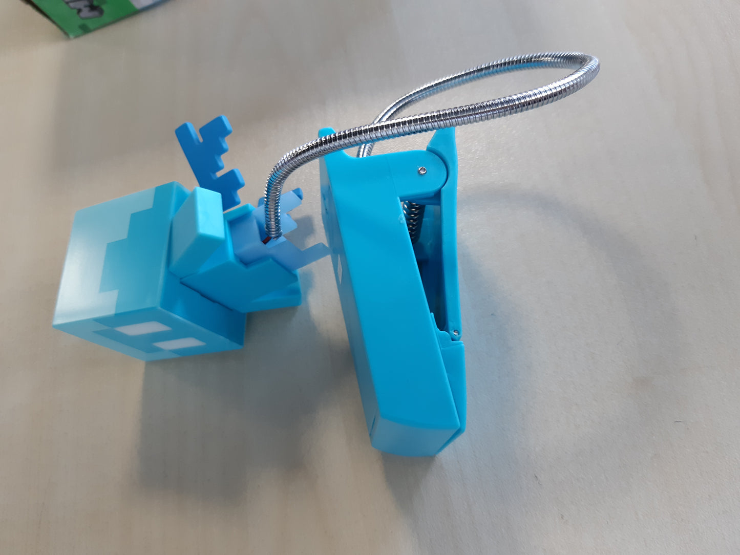 205487 - PALADONE Dritë Leximi me Kapëse Minecraft Allay, me Licencë Zyrtare, Kabllo Fleksibël, Formë Turme, 3 Mënyra Drite, Funksionon me Bateri