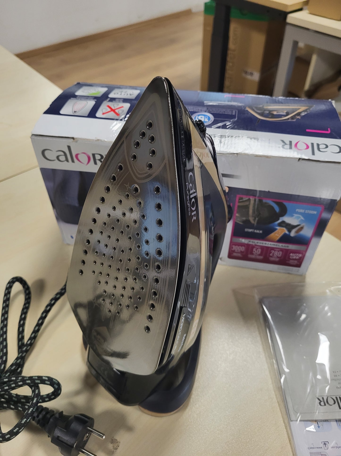 213057 - CALOR Hekur me Avull Puregliss, 3000 W, Prodhim Avulli 50 g/min, Fuqi Avulli 280 g/min