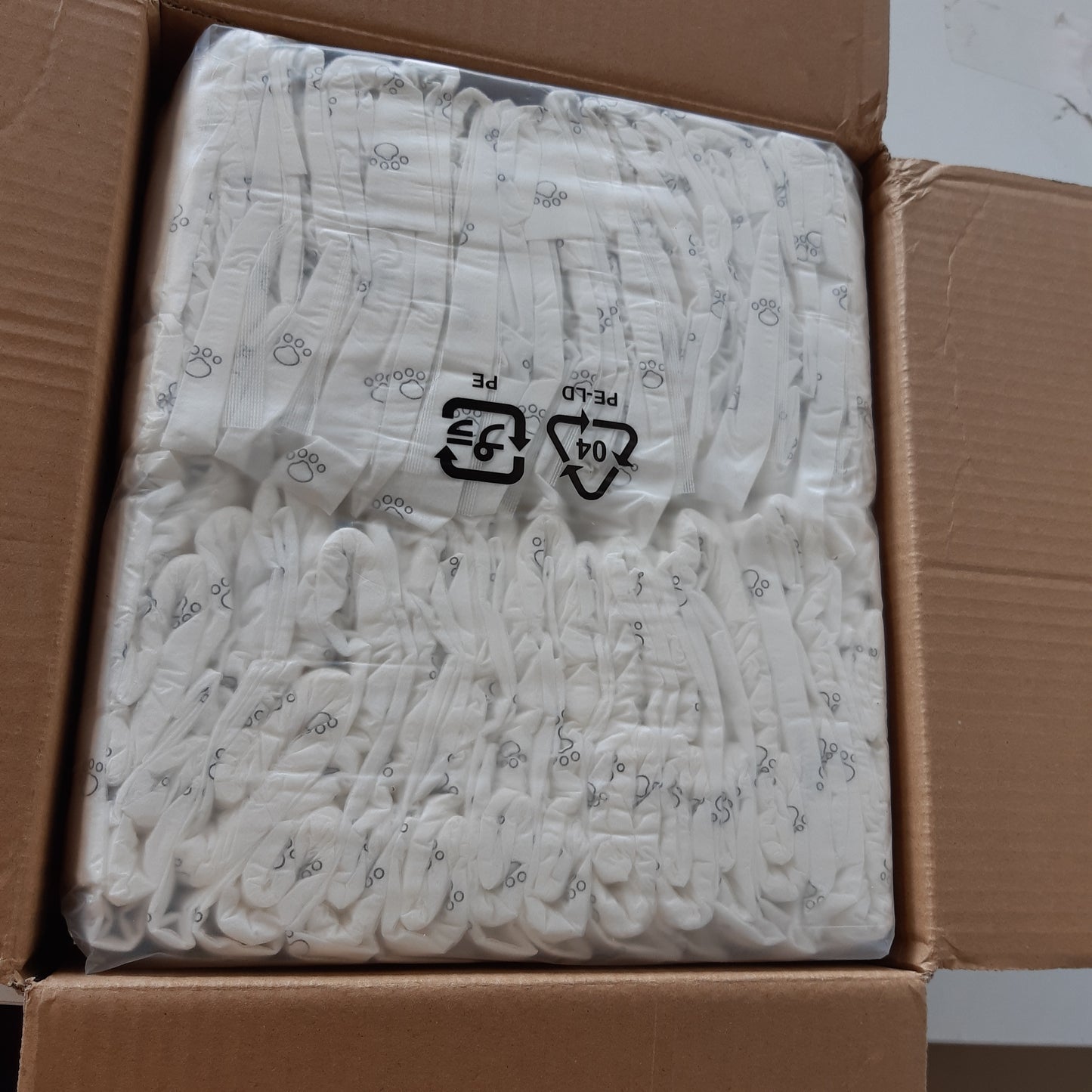 262414 - AMAZON BASICS Pelena për qen meshkuj, Pelena të disponueshme, Madhësia L, të bardha, 30 copë