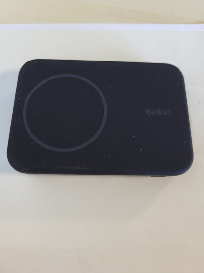 267815 - BELKIN Karikues pa tel BoostCharge Pro 8000mAh me Qi2 (Karkues portativ kompatibël me MagSafe, mbështetëse e integruar, për iPhone 16, 16 Plus, 16 Pro, 16 Pro Max, iPhone 15, etj., i zi)