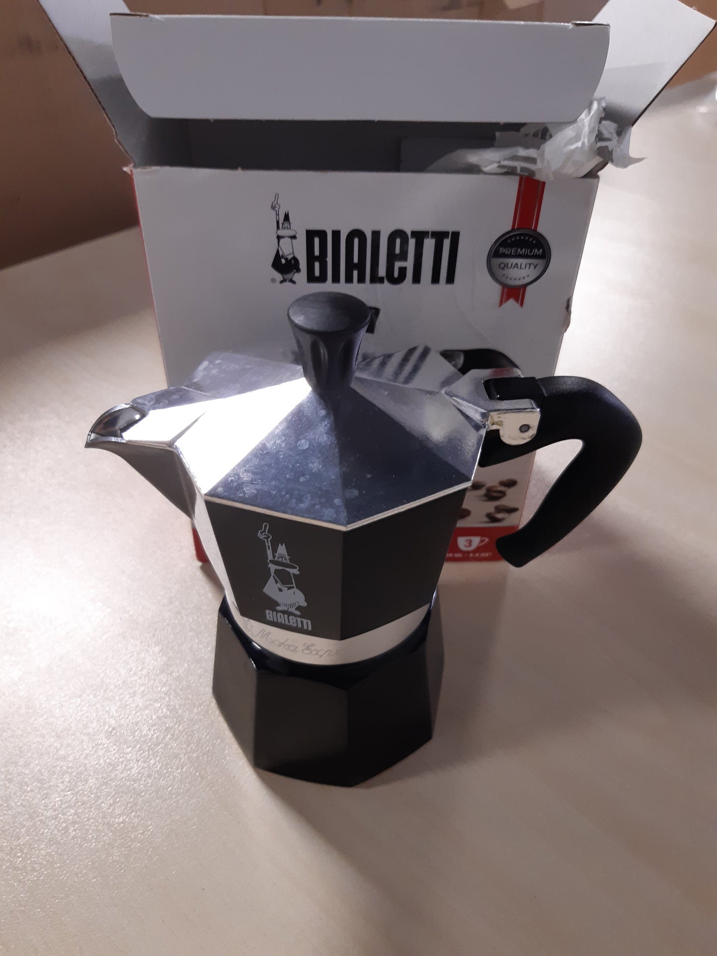175688 - BIALETTI - Moka Express: Makina e Espressos, për të Gjitha Burimet e Nxehtësisë, Kapaciteti 130ml për 3 Gota, Alumin, e Zi