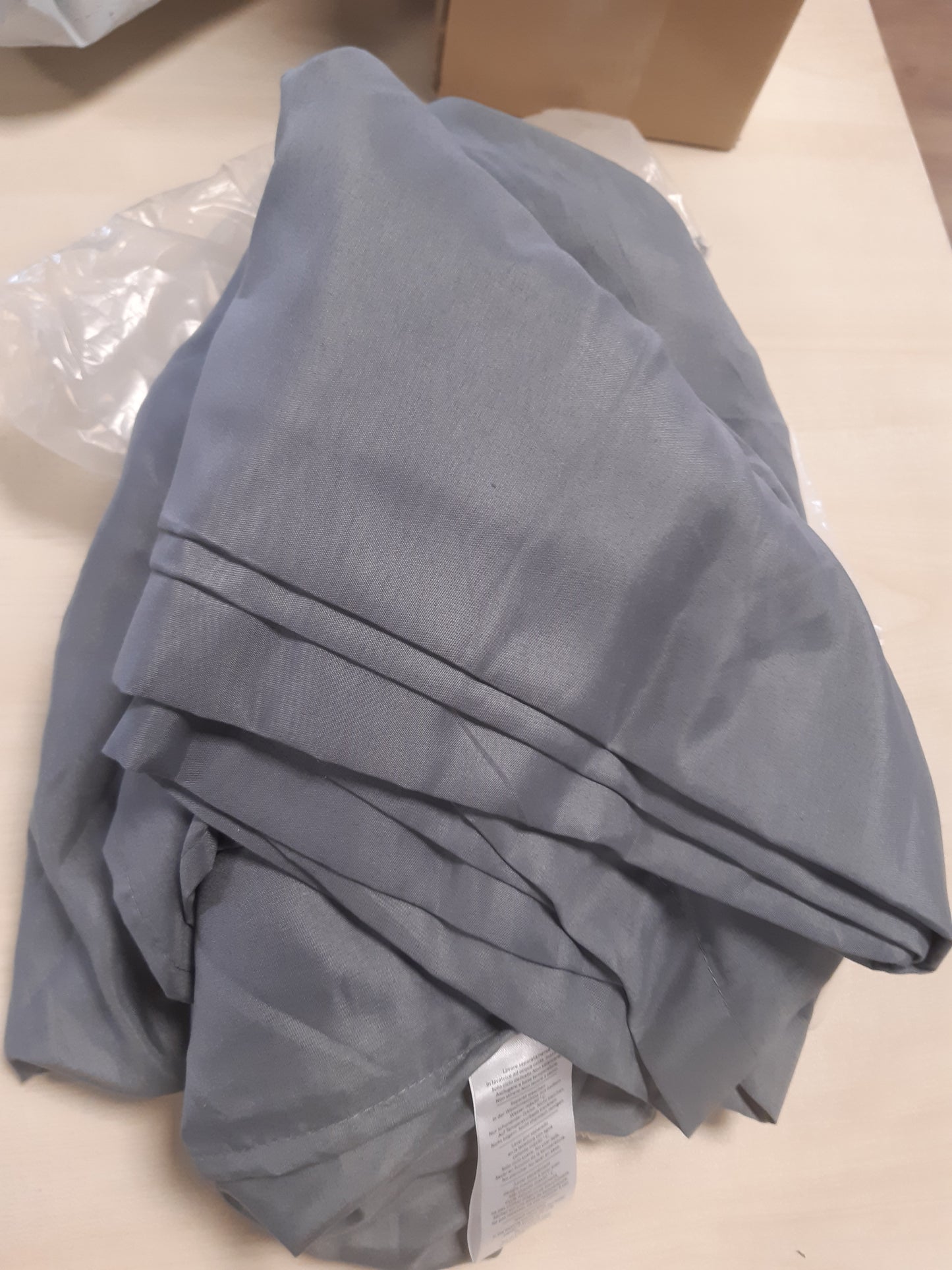 252669 - POLIGINO Set Çarçafësh me 4 Copë prej Mikrofibre 140x190/200 cm - Çarçaf i Montuar 140x200 cm - Çarçaf i Sheshtë (Dopjo) 220x280 cm - 2 Mbulesa Jastëkësh 50x80 cm - Cilësi e Lartë - Gri e Errët