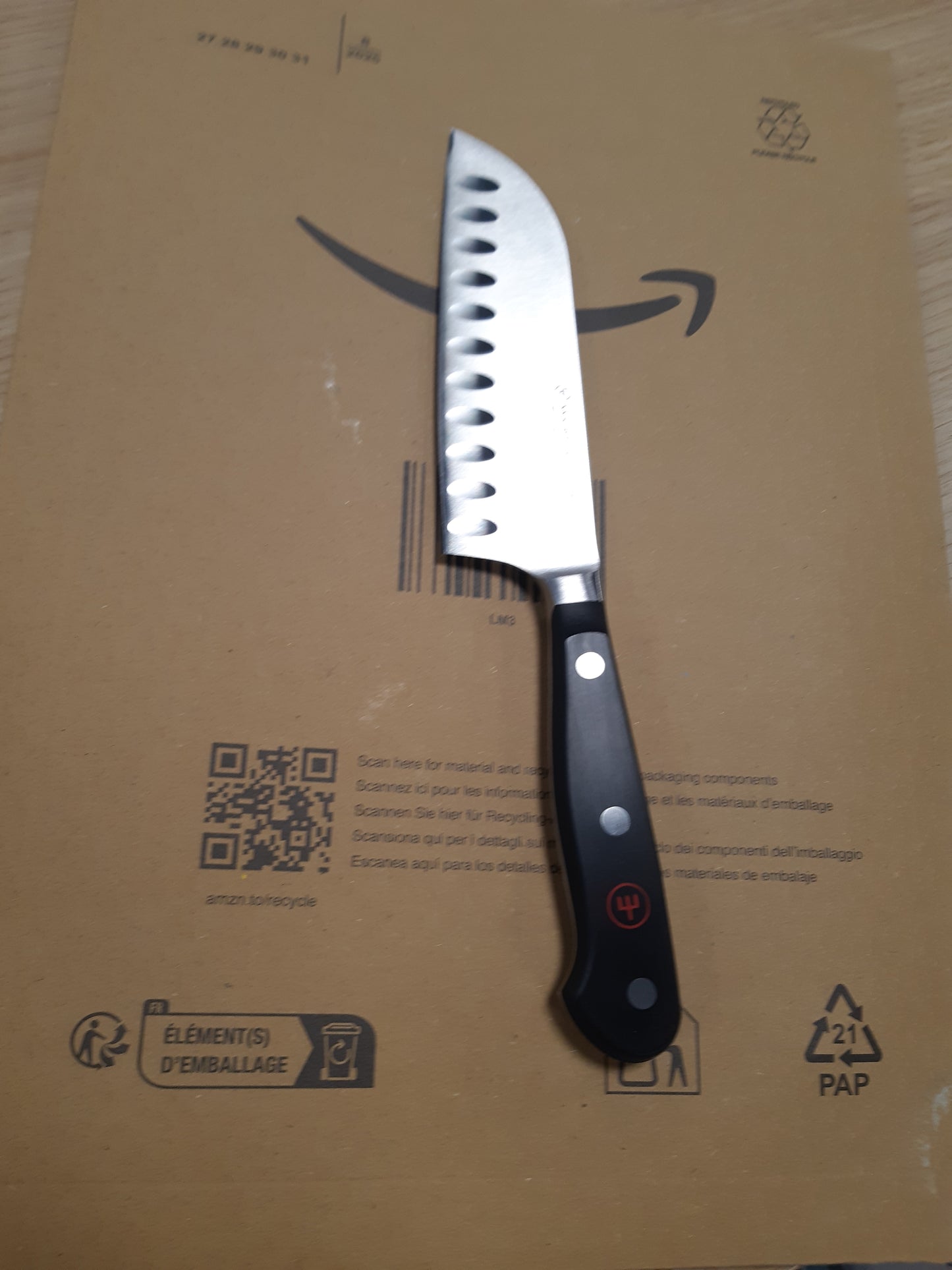 177093 - WÜSTHOF Klasik Santoku me zgavra, 14 cm, çelik inox të farkëtuar, thikë kuzhinieri aziatik, thikë sushi, ngjyra e zezë