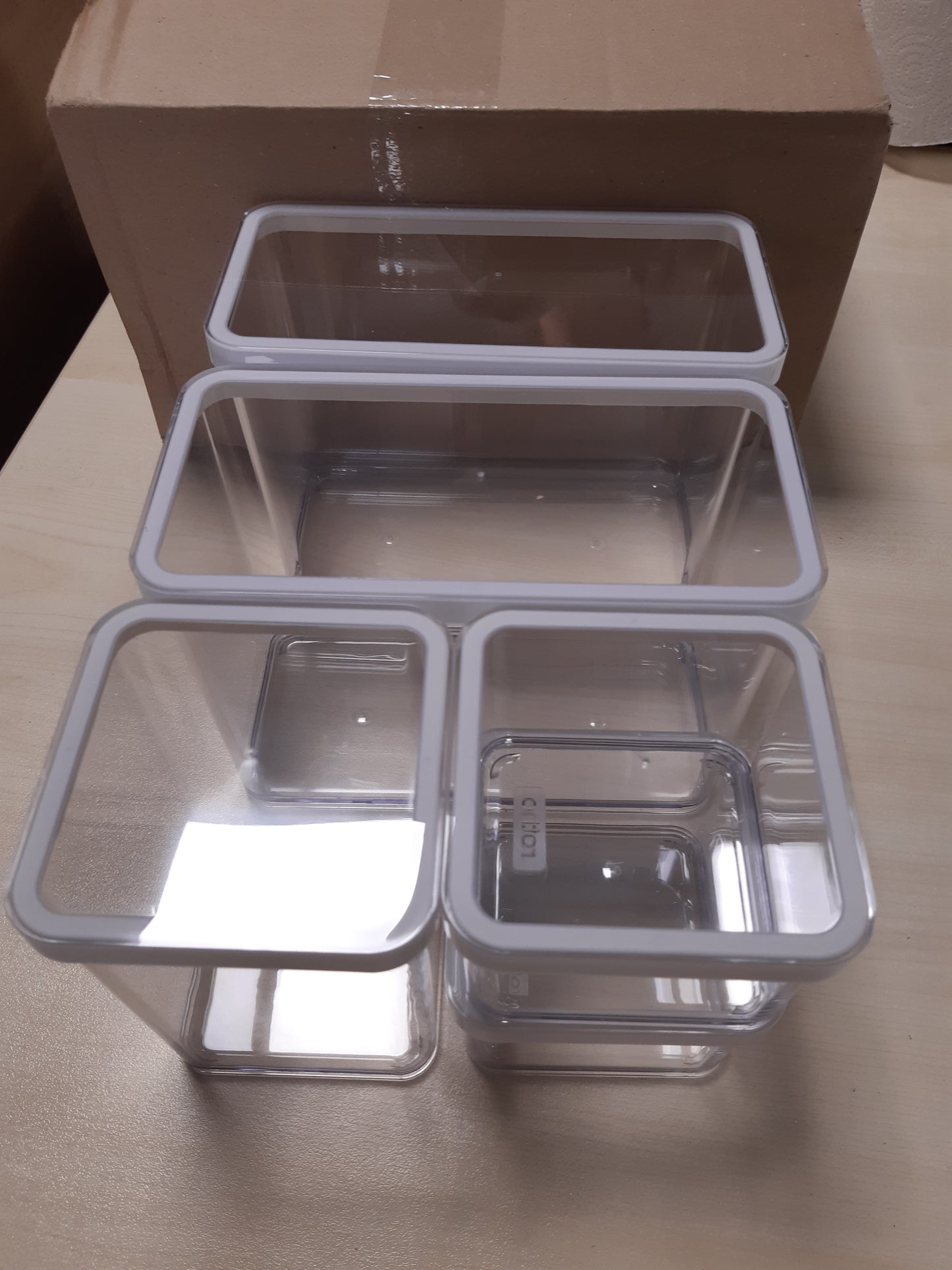 204833 - ROTHO LOFT Seti me 5 Enë Ruajtjeje, Madhësi të Ndryshme, Plastikë e Gradës Ushqimore (PP), Pa BPA, Kapacitete të Ndryshme: 2x2.1L, 1x1.0L, 2x0.5L, Dimensione: 30.0x21.0x15.0cm, Transparente/E Bardhë