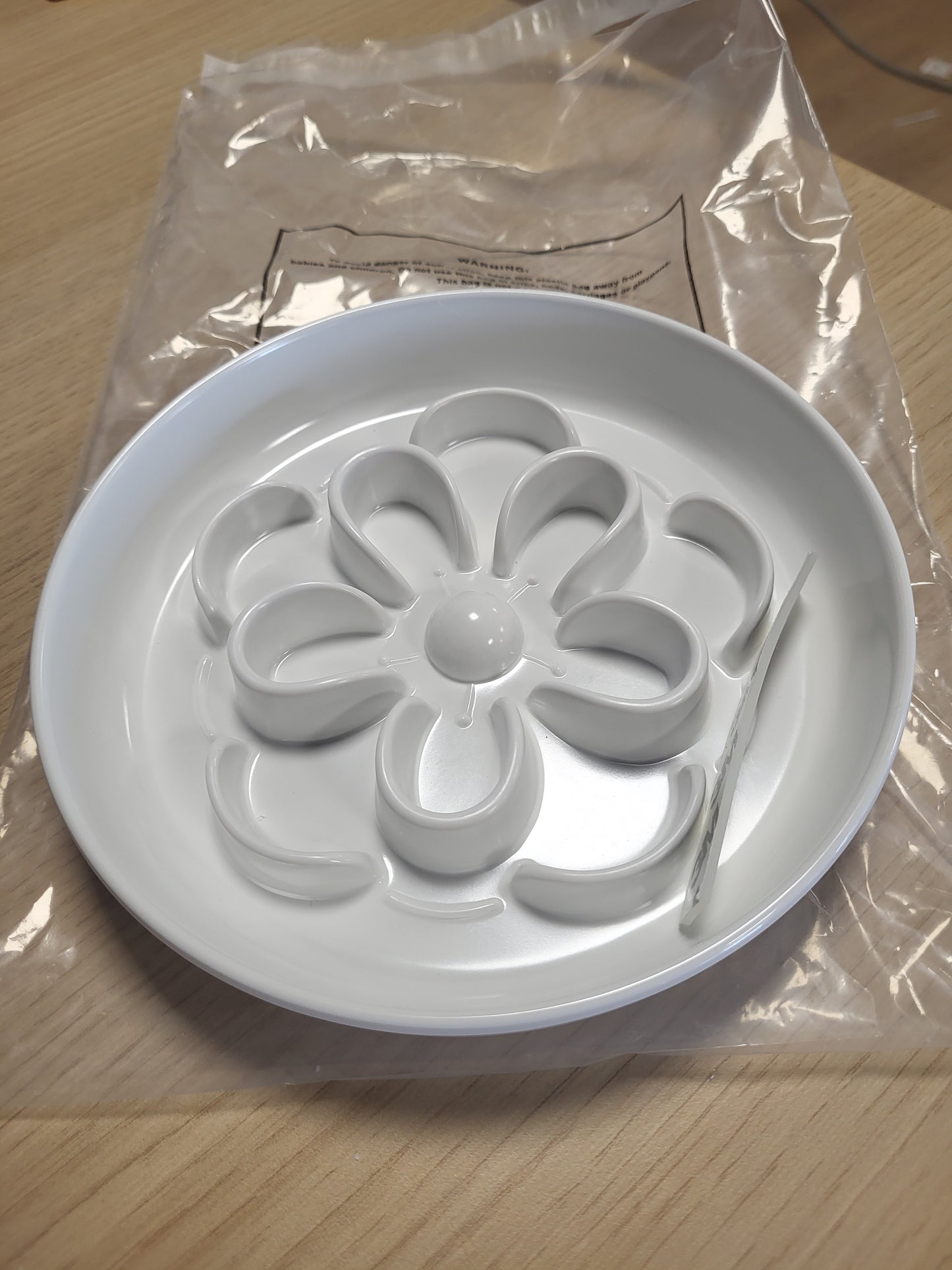 229277 - Tas melamine për mace me ushqim të ngadaltë, Tas i vogël me labirint lulesh, ushqyerje e ngadaltë, jo-rrëshqitëse, kundër të vjellave, mund të lahet në lavastovilje, e bardhë