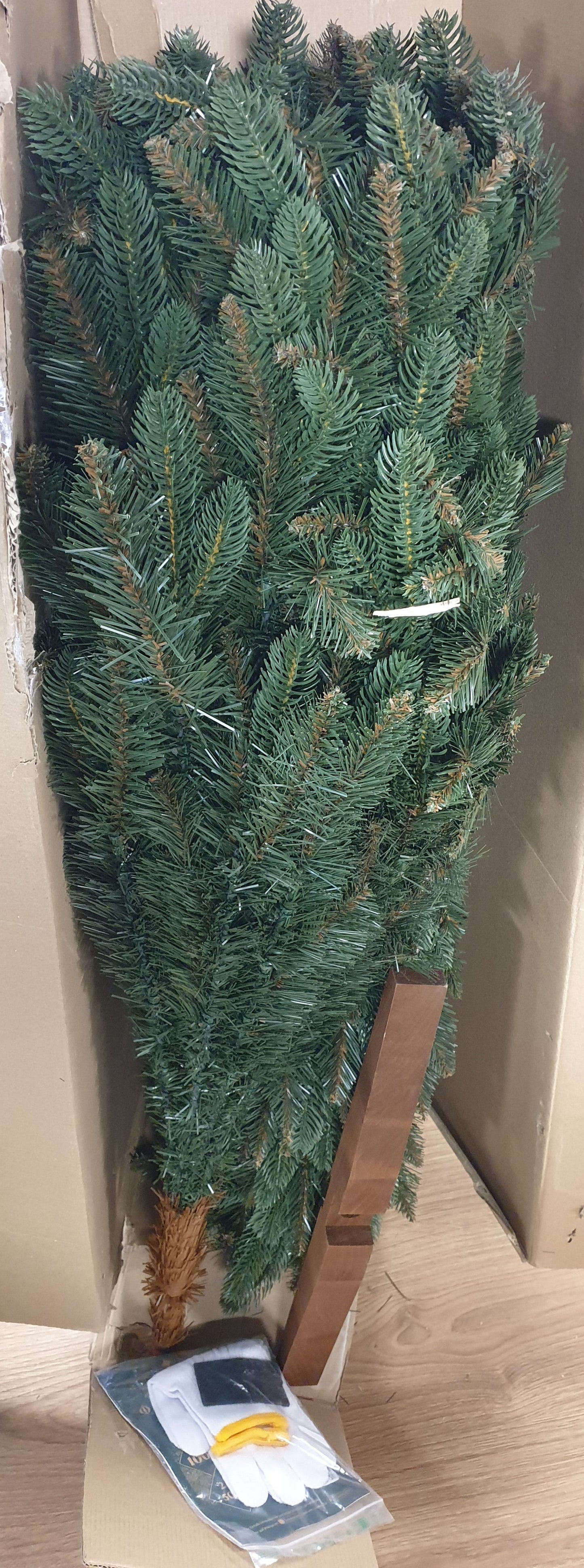 191040 - FAIRYTREES Pemë Artificiale e Krishtlindjeve Nordmann Premium, 180cm, Formë Natyrale me Injeksion, Prodhuar në BE, Mbështetëse Druri Frashri të Punuar me Dorë