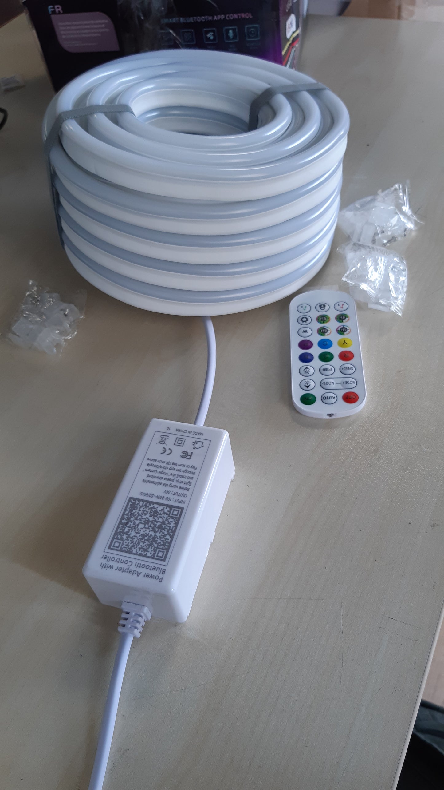 183046 - BRIMETI Shirit LED 15M, Neoni RGBIC Shumëngjyrësh, Fleksibël, I papërshkueshëm nga uji, i Prerë, Sinkronizim Muzike, 220V, Kontrollim me Aplikacion, për Përdorim të Brendshëm dhe të Jashtëm