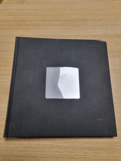 219832 - HAMA Album Fotosh për Ngjitje 30x30cm, 100 fletë, letër qelqi mbrojtëse, maksimumi 400 foto, ndarje në kopertinë, album fotografish 10x15cm, E zezë
