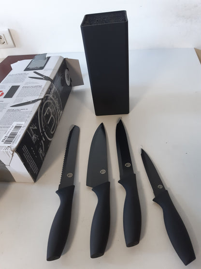 199766 - MASTERCHEF Set Thikash me Bllok, 6 Pjesë, Përmbanë Thikë Kuzhine, Thikë Shefi, Thikë Buke, Thikë Qërimi dhe Thikë Shërbimi, Materiale Çelik Inox, Doreza e Butë, Ngjyra e Zezë