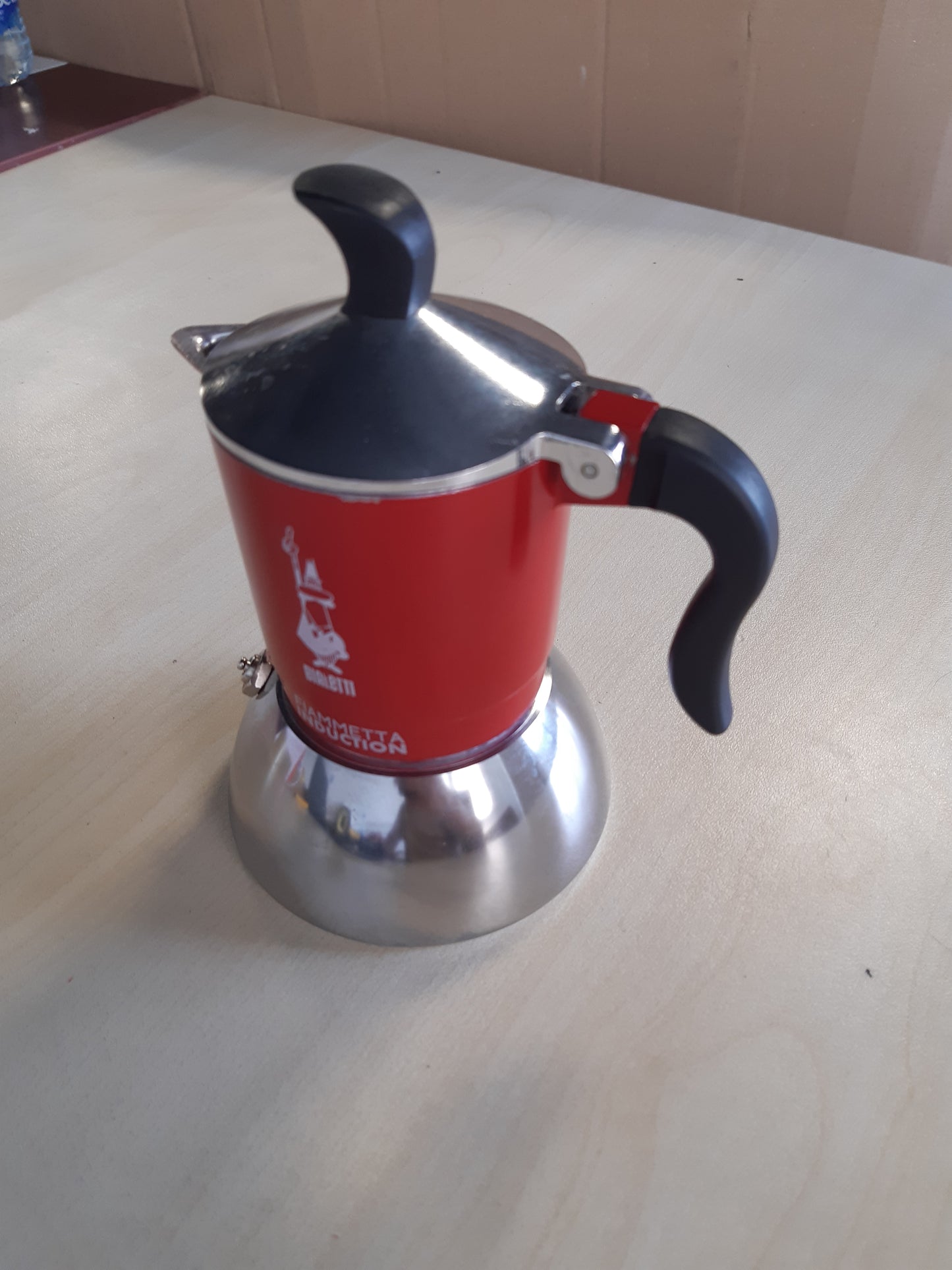 187649 - BIALETTI Makinë Kafeje me Induksion 'Fiammetta', Përshtatshme për të Gjitha Soba, Kapaciteti 2 Filxhanë (100 ml), Dizajn Elegant, Ngjyra e Kuqe