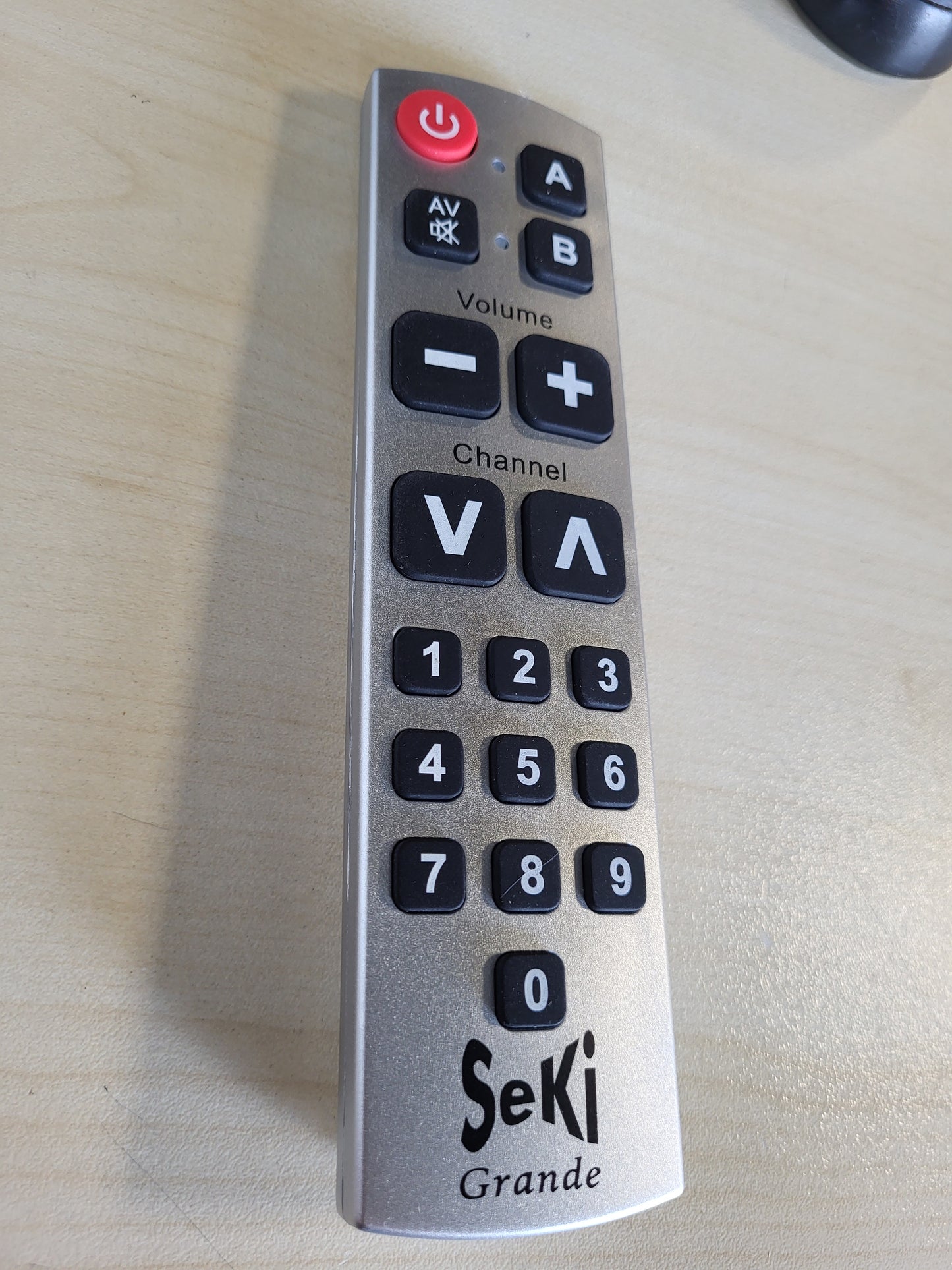 266959 - SEKI GRANDE ARGJENDI - TELEKOMANDË UNIVERSALE MËSIMORE ME BUTONA TË MËDHENJ - PËR TË MOSHUARIT DHE FËMIJËT