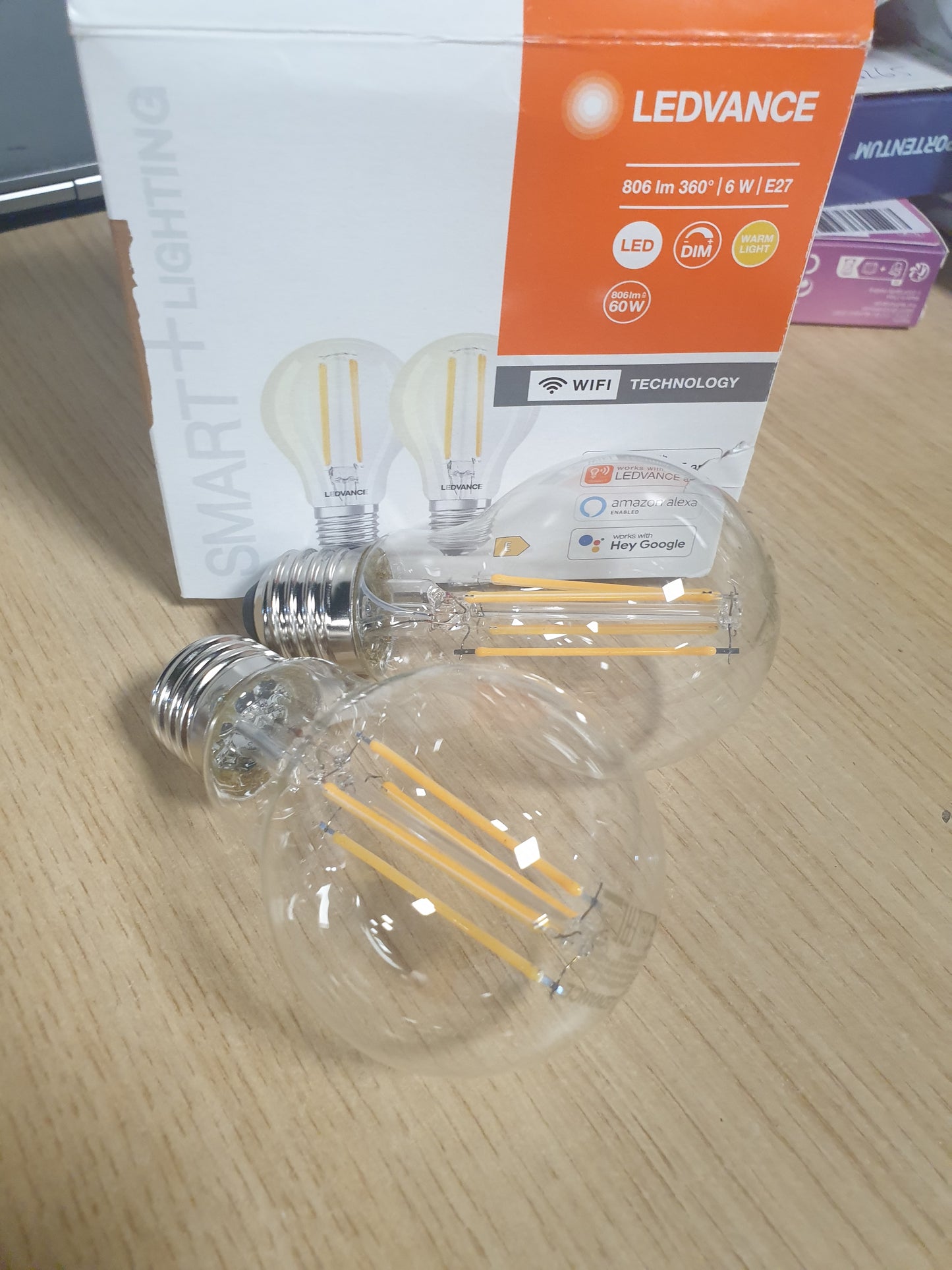 216390 - LEDVANCE Llampa LED inteligjente me teknologji WiFi, bazë E27, zëvendëson llambat 60W, pako me 2