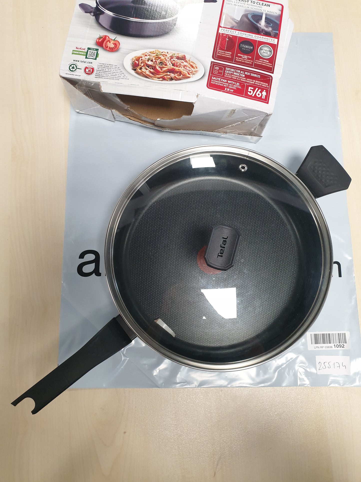 255174 - TEFAL B55537 Easy Cook & Clean tavë 28 cm, përfshirë kapak qelqi, shtresë jo ngjitëse, e sigurt, sinjal termik, bazë difuzioni, e zezë