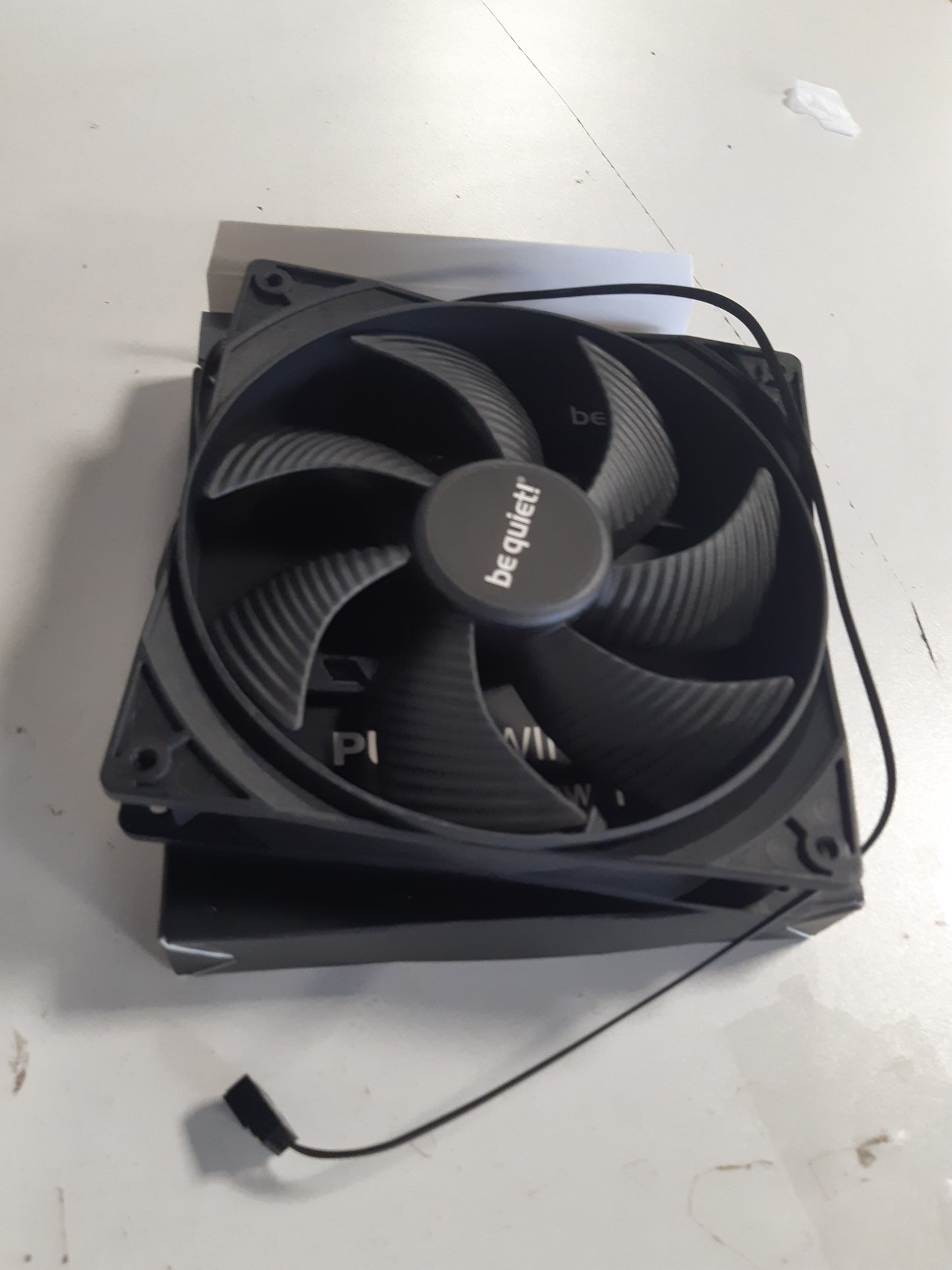 269000 - Qetësohu! Ventilator Pure Wings 3 140 mm PWM, shpejtësi maksimale e lartë, shpejtësi minimale e ulët, presion ajri i lartë, BL108