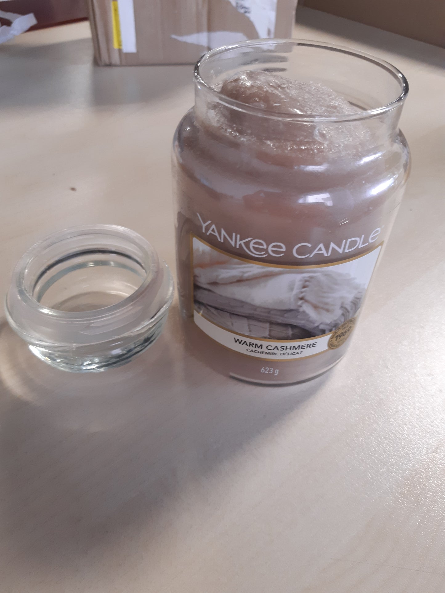 214181 - YANKEE CANDLE Qiri aromatik në një kavanoz qelqi (i madh) | Kashmiri i ngrohtë | Qiri me djegie deri në 150 orë