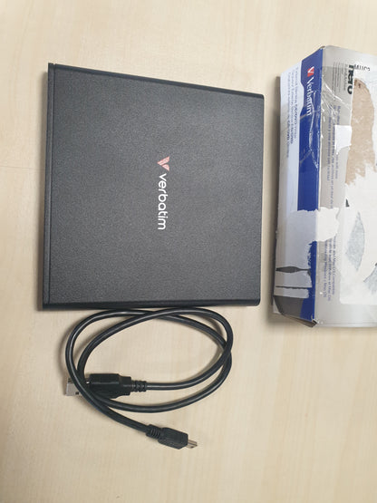 266555 - VERBATIM Shkrues i Jashtëm Slimline CD/DVD, USB 2.0, disk portativ, softuer Nero Burn & Archive i përfshirë, djegës DVD i jashtëm, disk CD i jashtëm, dizajn kompakt, i zi