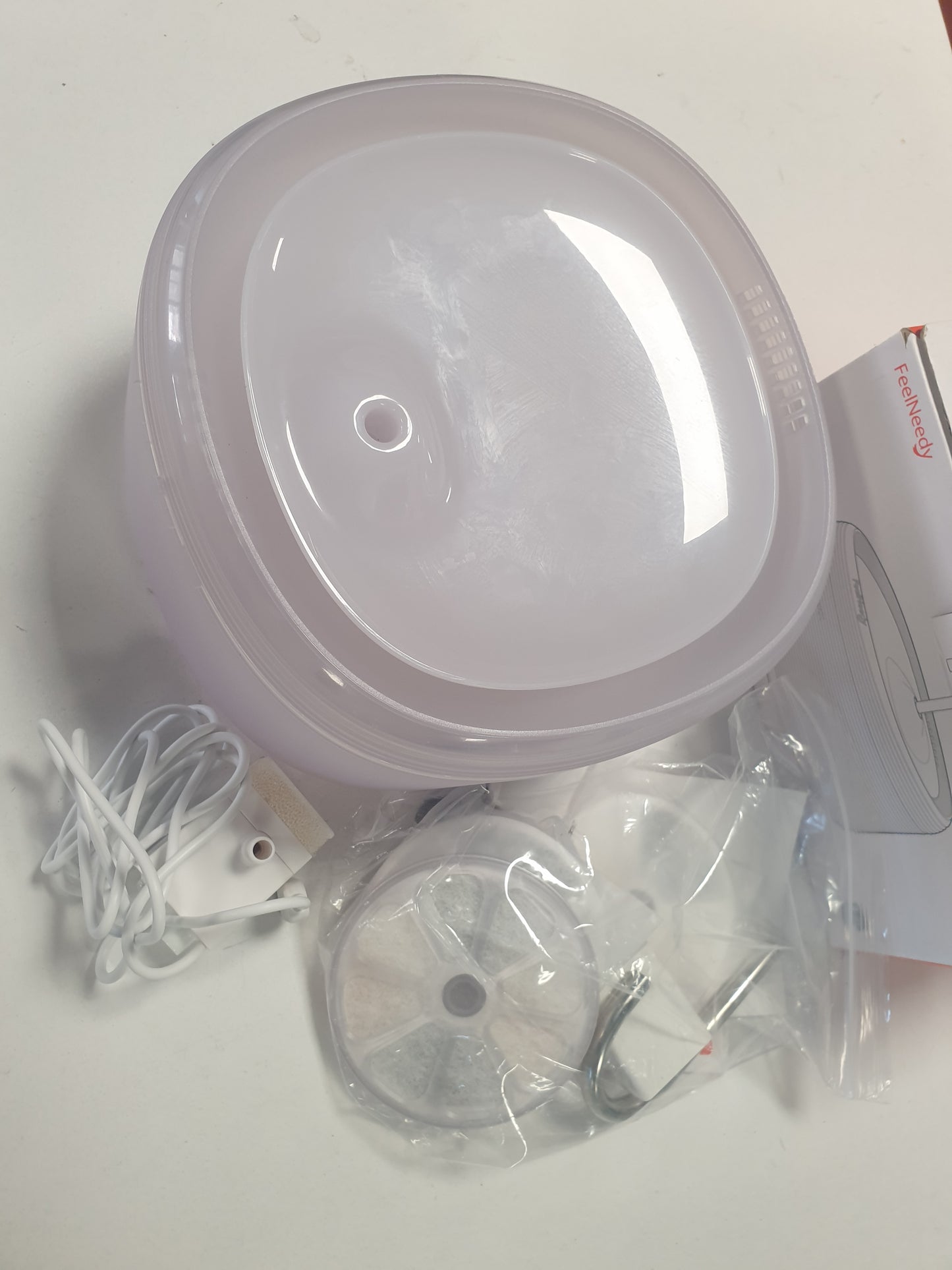 215263 - FEELNEEDY Shatërvan për mace 3.2L, në formë rubineti, Pompë uji super e qetë