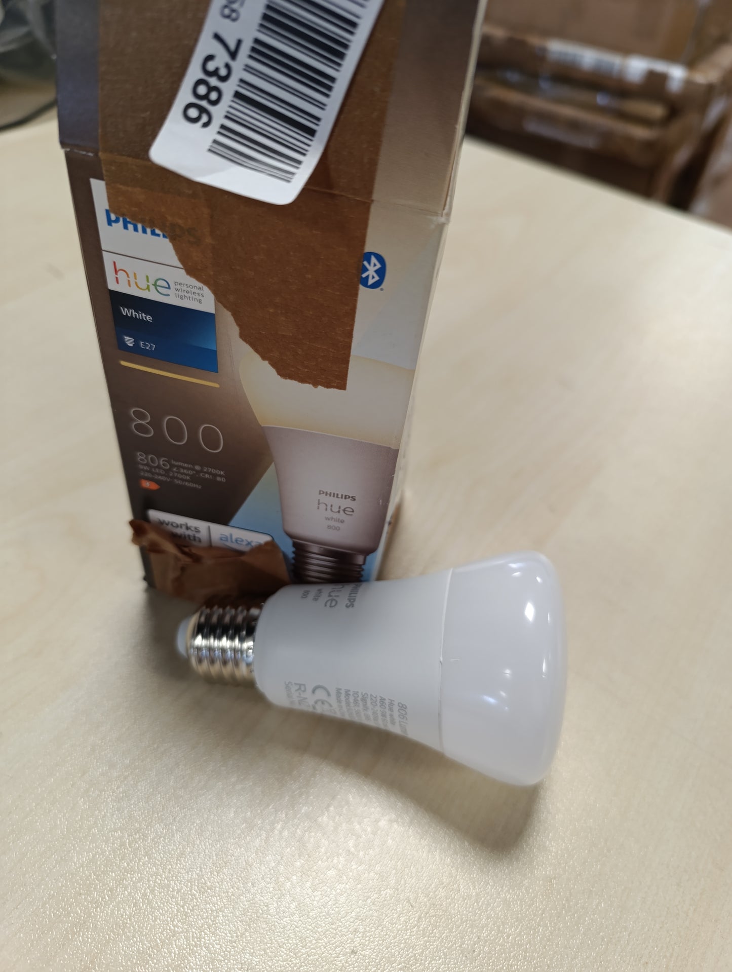 215276 - PHILIPS Llambë LED inteligjente Philips Hue White A60 E27, dritë e bardhë e ngrohtë, lidhet me Bluetooth ose Hue Bridge