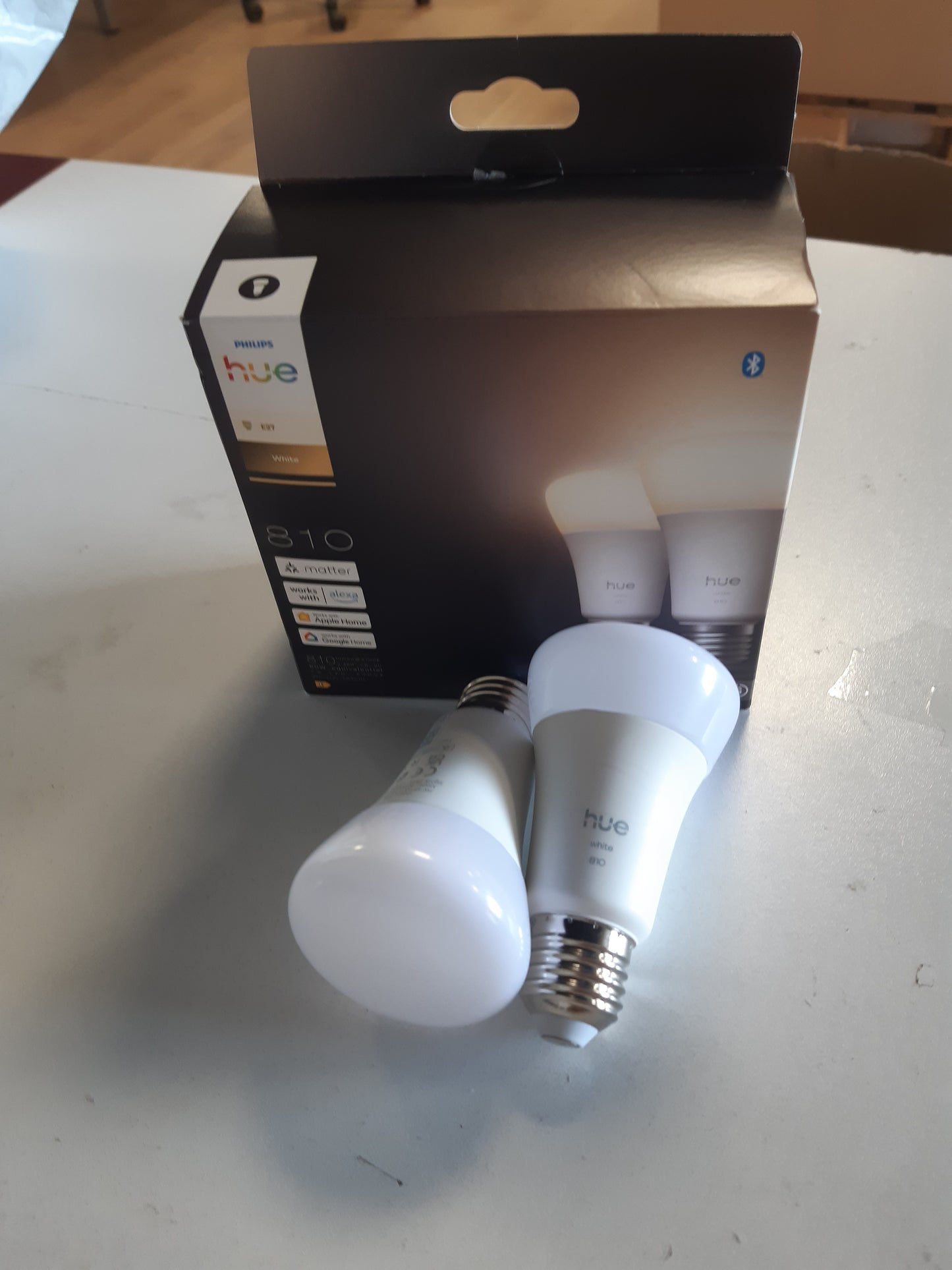 256083 - PHILIPS HUE - Llambë Smart LED A60, dritë e bardhë e ngrohtë 2700K, E27, 7W, 810 lumen, e zbehtë, pajtueshme me Alexa, Google Assistant dhe Apple Home, pako me 2 copë