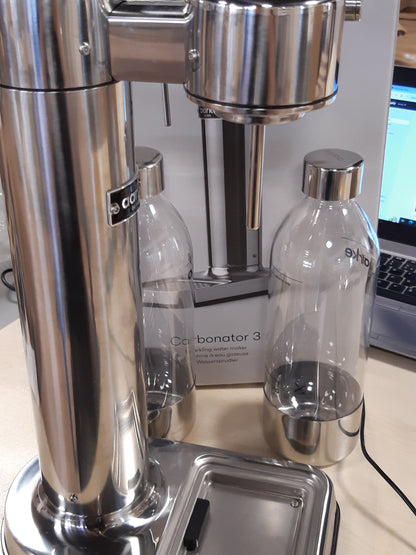 221029 - AARKE Carbonator 3, karbonator uji prej çeliku inox, përfshin dy shishe PET 1L, i pajtueshëm me cilindra CO2 60L
