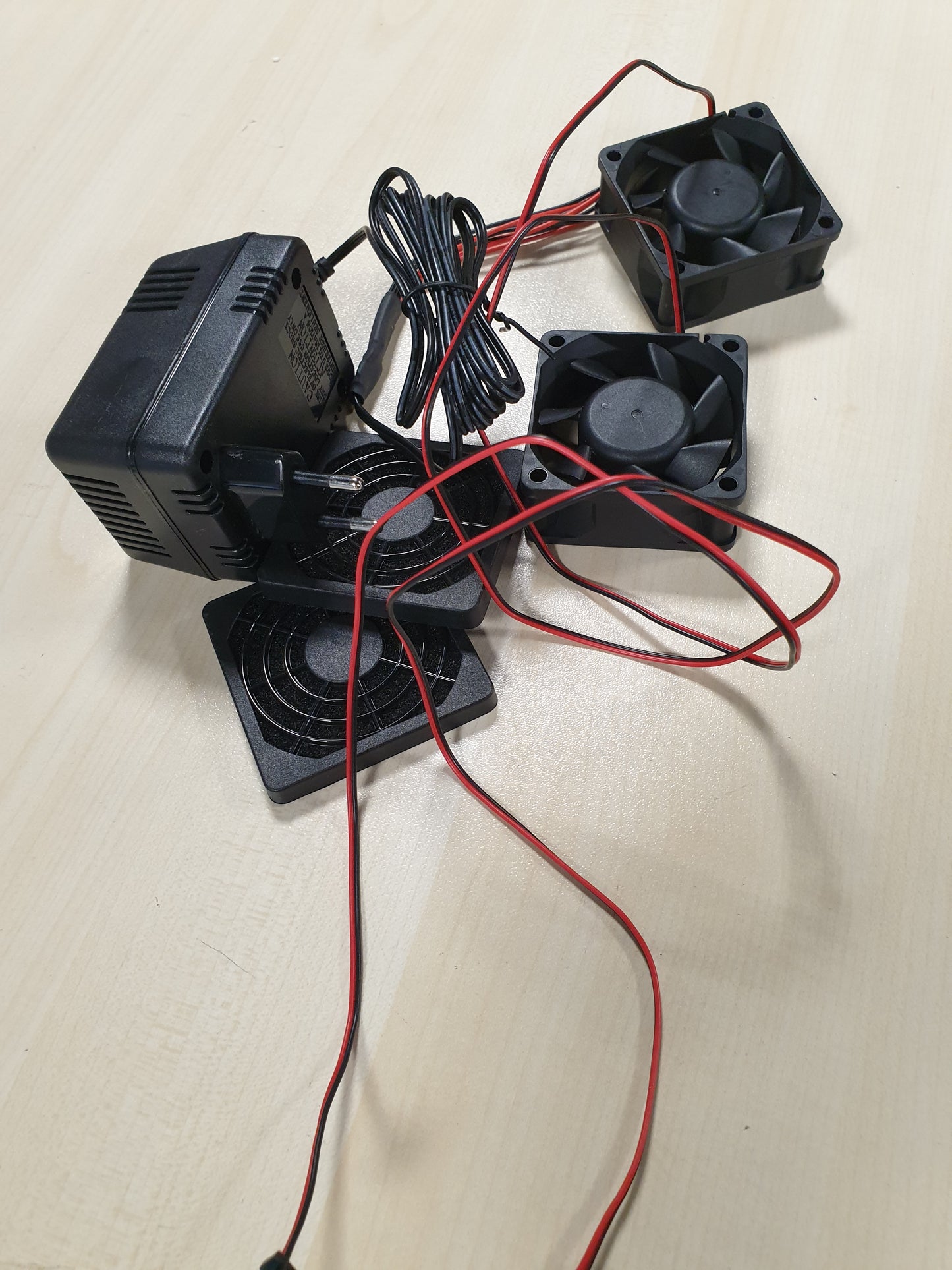239698 - LUCKY REPTILE Ventilator Terra - 2 x 12V/6cm, Kit Ventilatorësh me Tension të Ulët dhe Transformator, I Zgjerueshëm në 4 Ventilatorë, I Heshtur dhe i Kontrolluar Termikisht